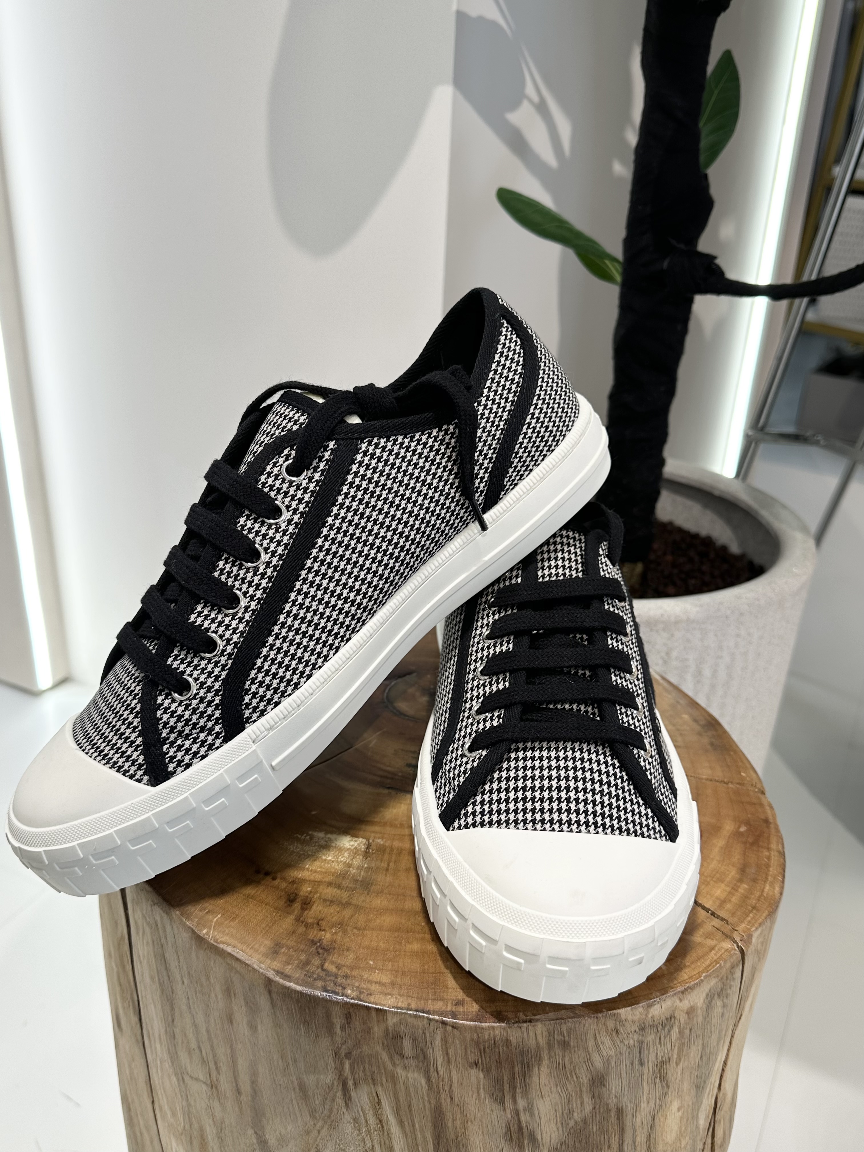 {Unused Item} FENDI women’s houndstooth sneakers/ Size: 42/ Product Code: 24122203