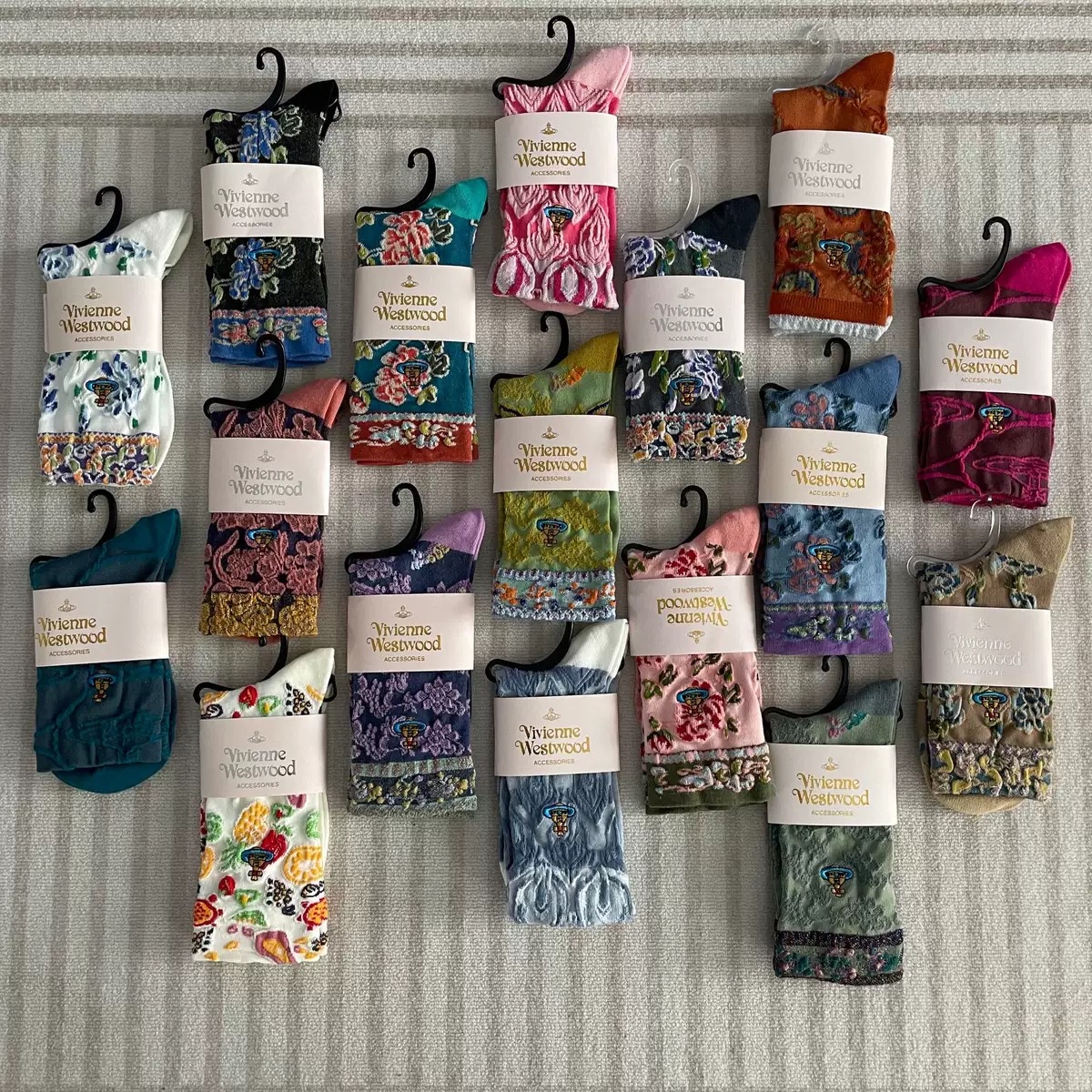 $88/2對💕新款春夏薄款Westwood浮雕中筒物😍