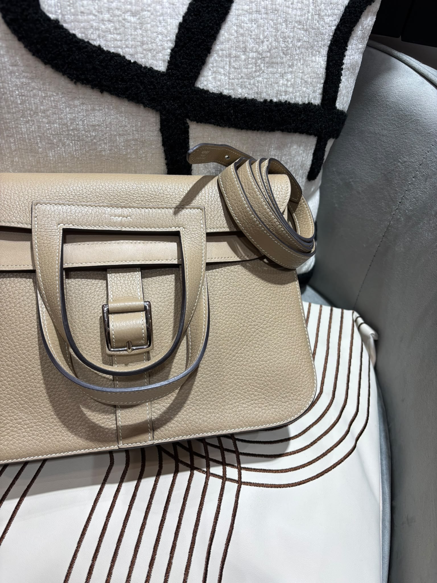 Hermes Halzan 31 Stamp A 風衣灰 100%Authentic, 98%New ✅Dust bag✅Box