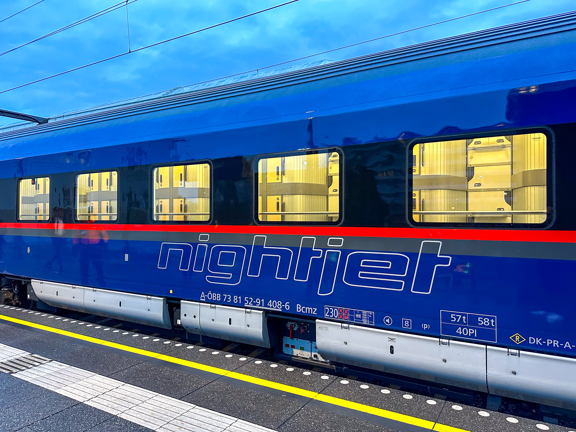 ÖBB Nightjet 7pcs DCC & Light Spur-HO ROCO 5510004