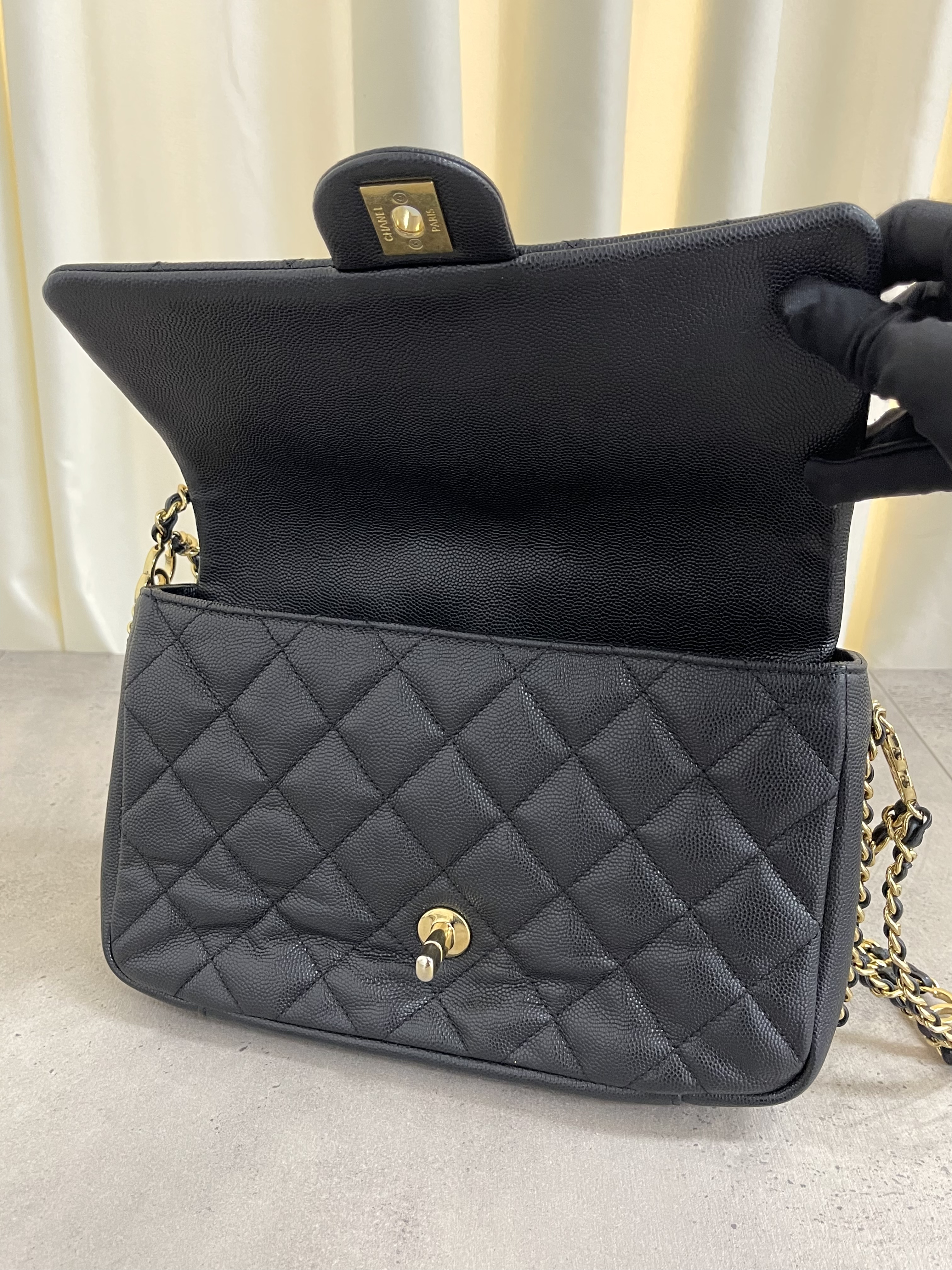 Pre-owned Chanel flap bag AS3757/ Product Code: 26012202