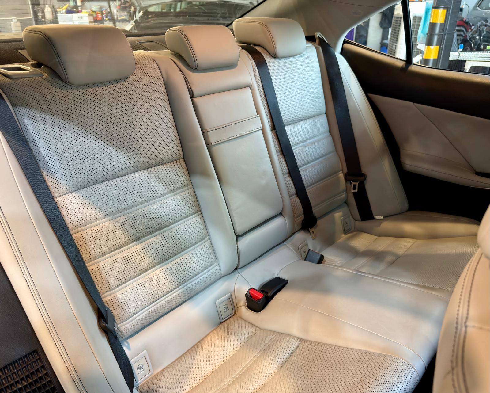 Lexus IS300H Hybrid 2013