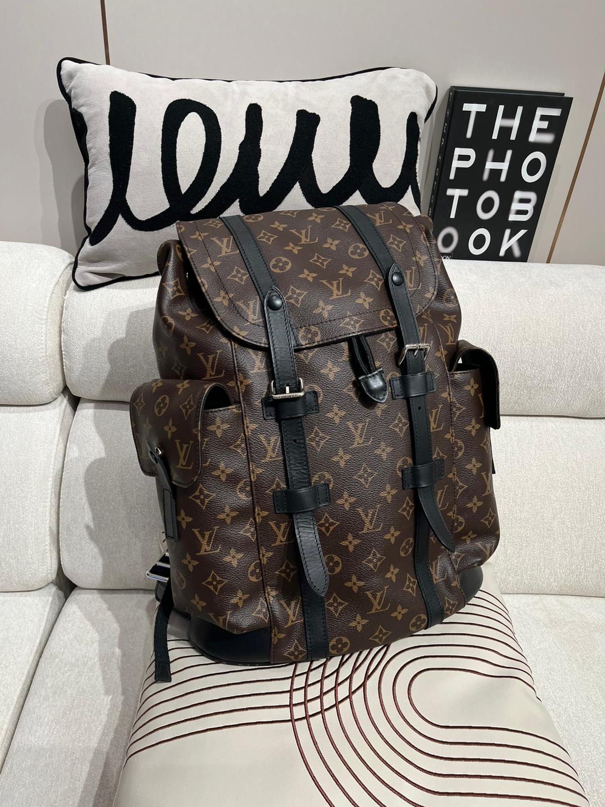 Lv backpack Christopher MM M43735 Monogram Macassar  100%Authentic,95%new✅dust bag ✨專門店售價$27,700✨📣