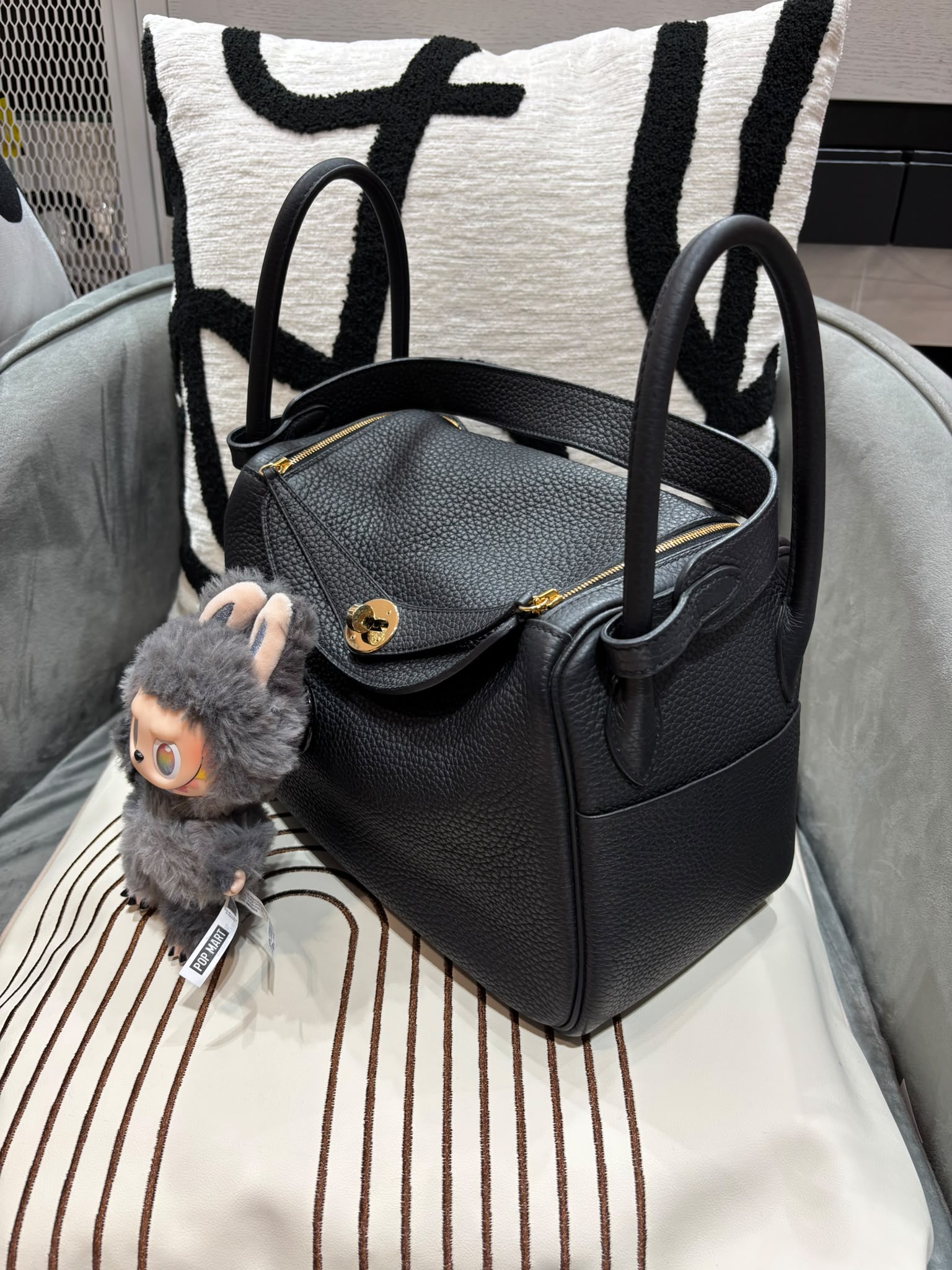 Hermes Lindy 26 Stamp X 黑色牛皮淺金扣  100%Authentic, 95%New ✅Dust bag