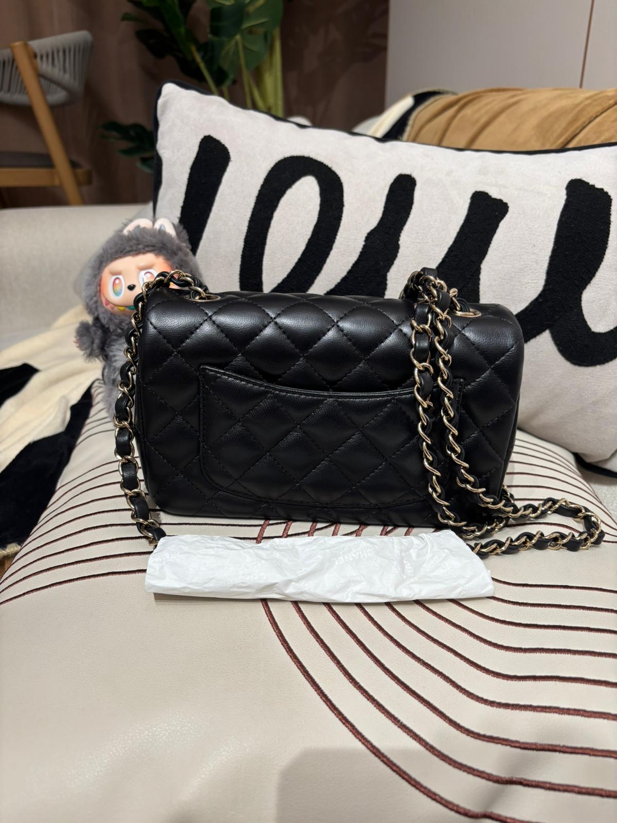 Chanel mini flap bag A69900黑金cf20,晶片 100%Authentic ,99%new ✅晶片✅塵袋✅box