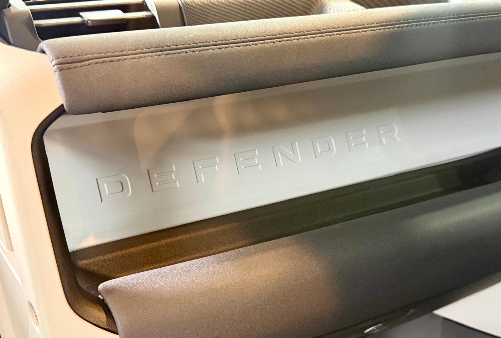 Land Rover Defender 90 D250 2023