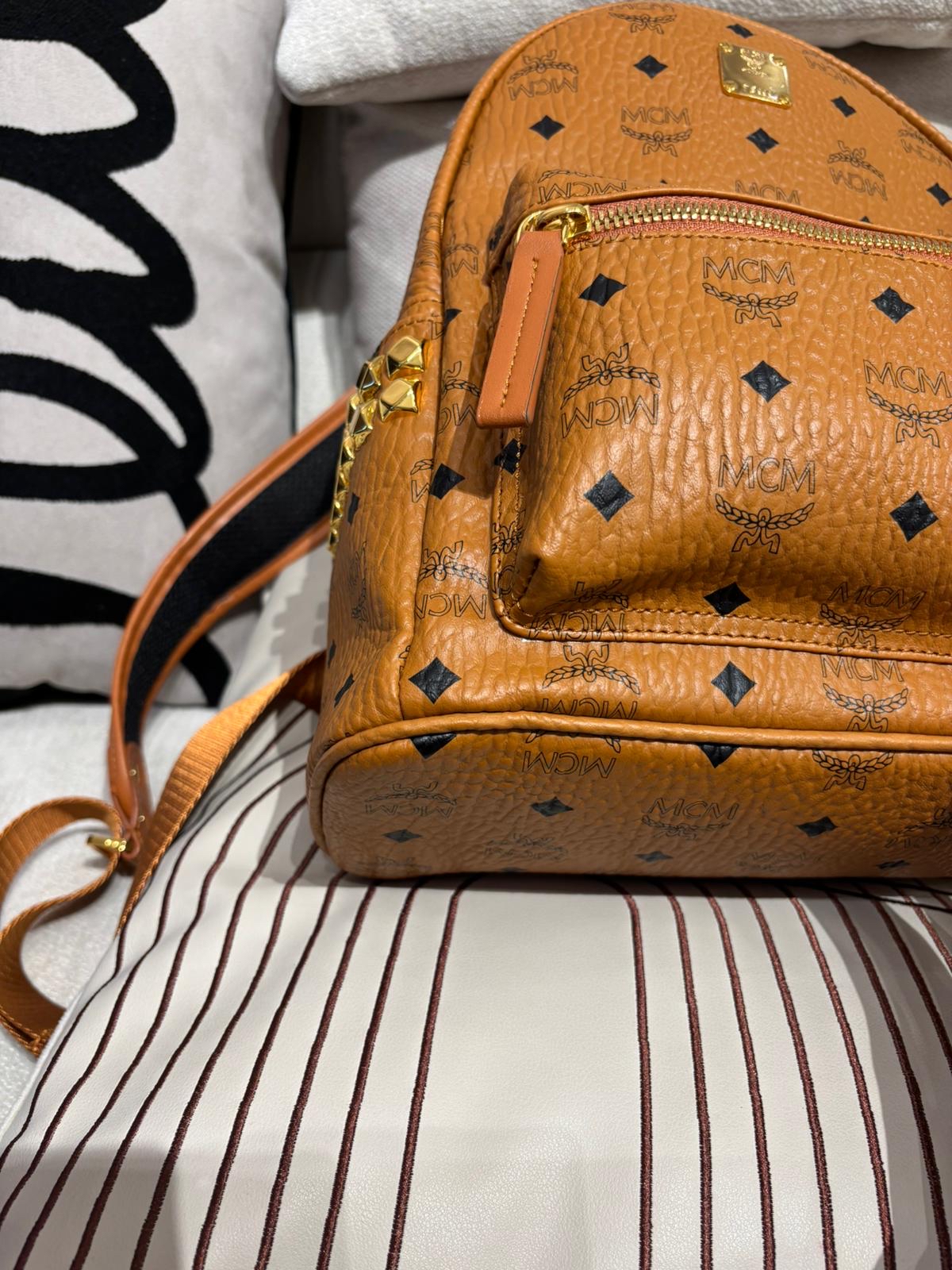 MCM Backpack Visetos 系列 Stark 側鉚釘牛皮後背包 100%Authentic, 98%New ✅Dust bag