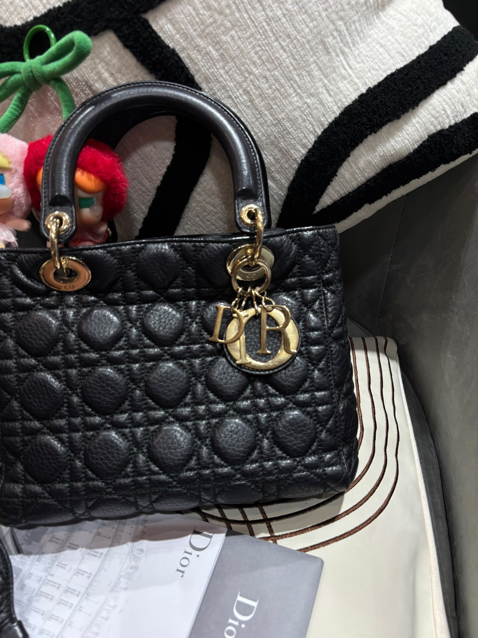Dior Lady Dior Meidum 黑色牛皮 100%Authentic, 95%New ✅專門店收據18✅ certificate 證書 ✅Dust bag ✅Box