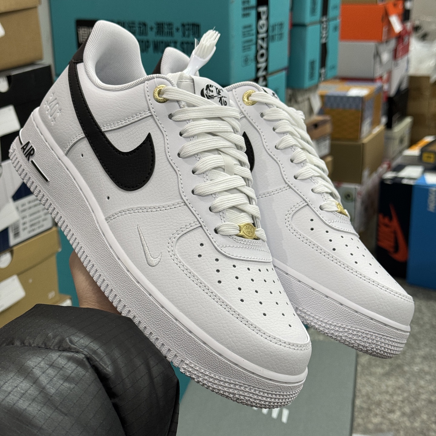 Nike Air Force 1 '07 LV8 "40th Anniversary"  DQ7658-100 