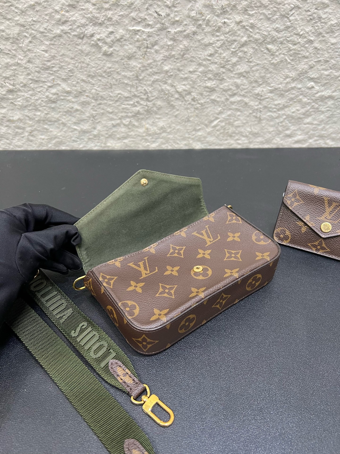 【預訂貨品】LV老花綠三合一woc