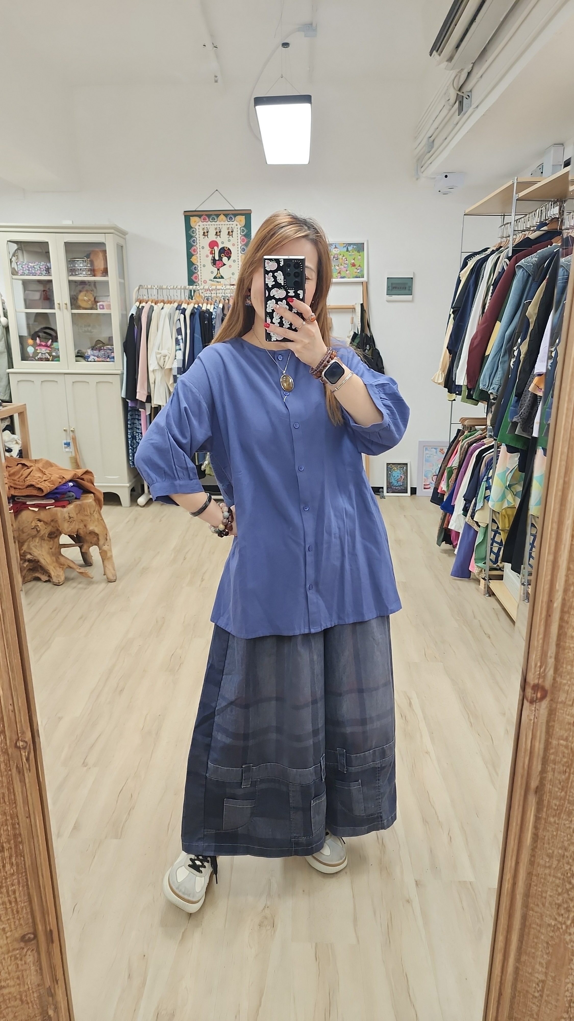 日牌紫藍拼刺繡花前後兩著開胸棉麻裇