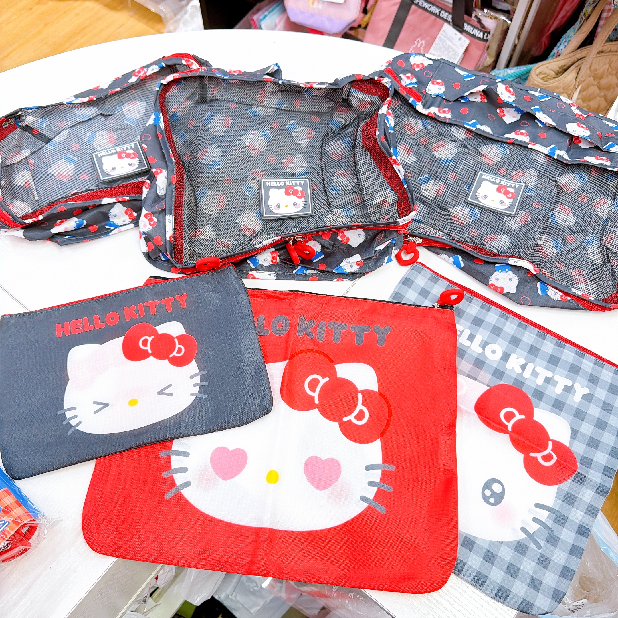 日本直送Hello Kitty新款旅行六合一衣物袋/手提化妝袋