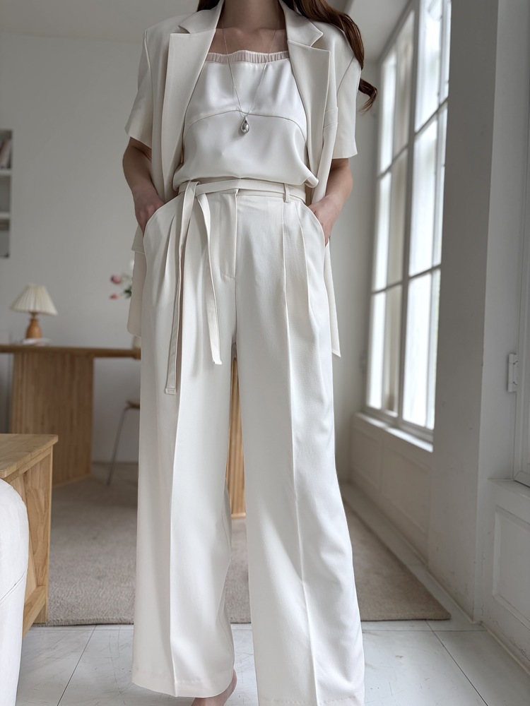 Aveline Relaxed Fit Blazer (Ivory)