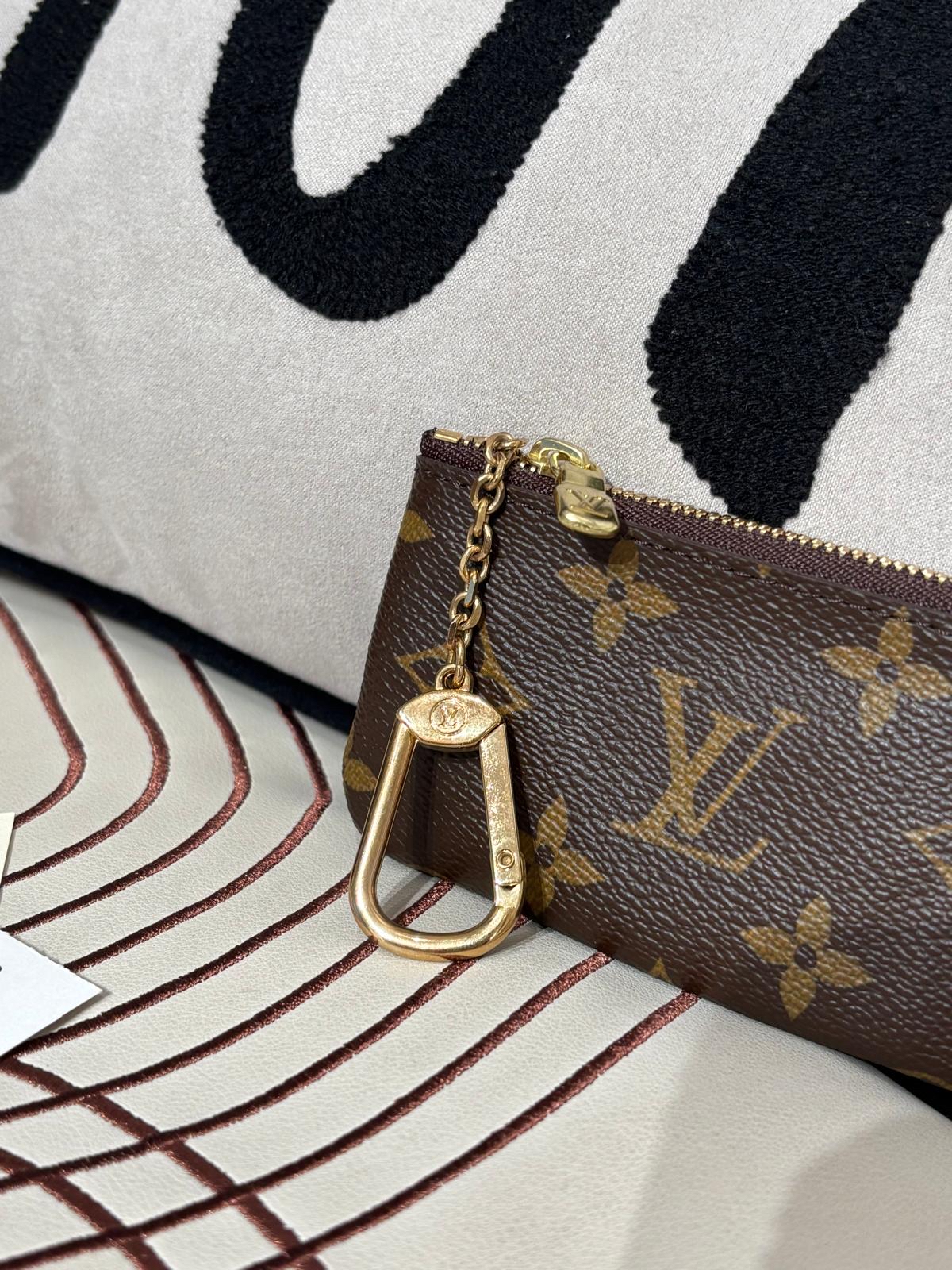 LV Key Holder & Coin Case Monogram 100%Authentic, 98%New