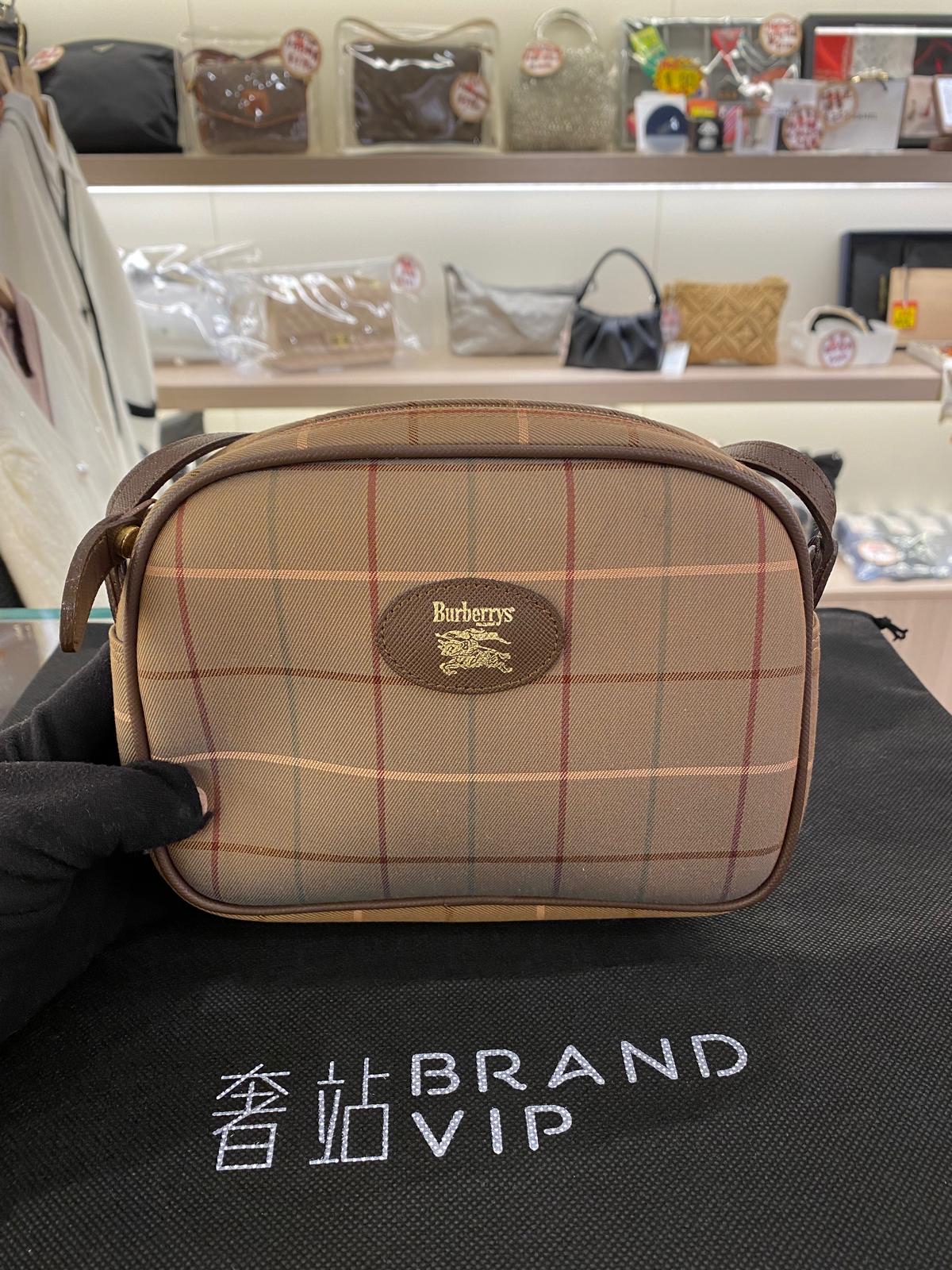  Burberrys Nova Check Camera Bag