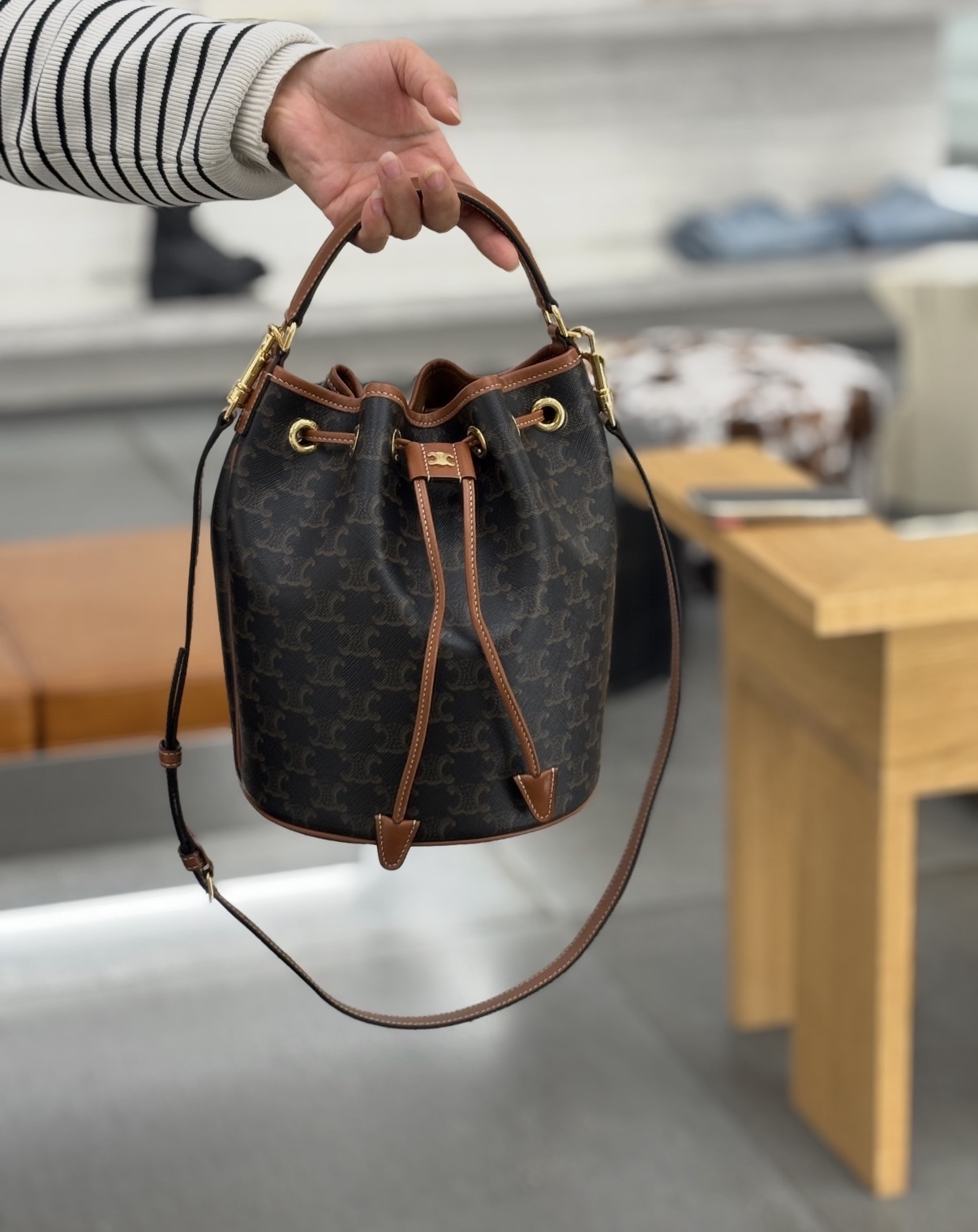 指定款式優惠✨訂貨📮Celine Clara bucket bag Size 20x20x24 cm