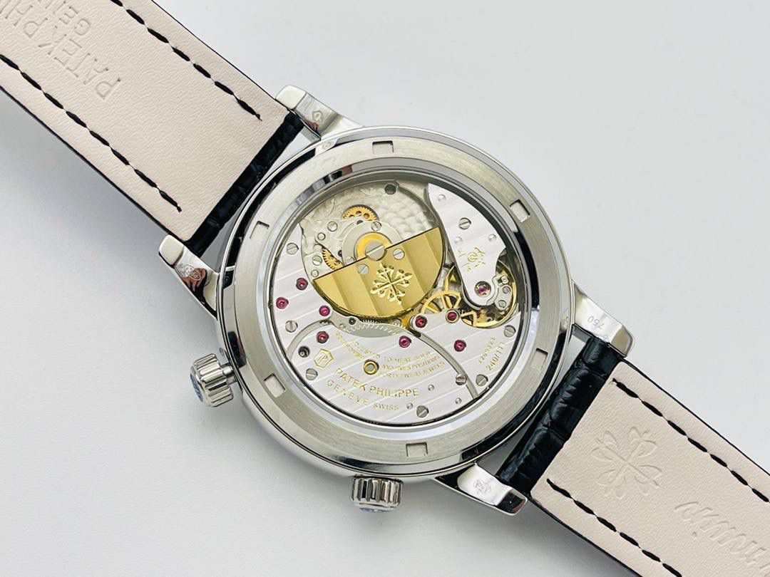 V4升级版 市场最高版本 功能跟正品一样 百达.翡丽星空升级终极版！升级细节： 1⃣️做到了跟正品满天星自动转的功能！ 2⃣️升级日历的排法和正品一样的顺序！ 3⃣️直径42毫米，厚度11毫米！ 4⃣️最大亮点：百达.翡丽星空里的月亮会根据天空上的月亮变化而变化！根据天空上的月圆月缺搬（初一月弯弯初十五月圆）到手表上了！