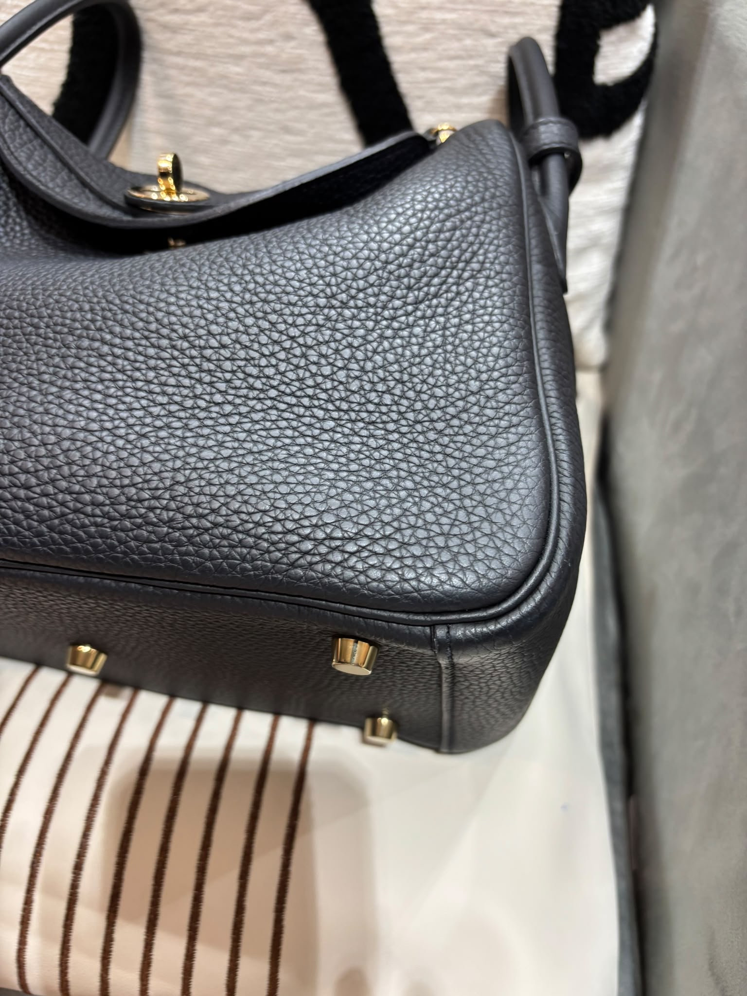 Hermes Lindy 26 Stamp X 黑色牛皮淺金扣  100%Authentic, 95%New ✅Dust bag