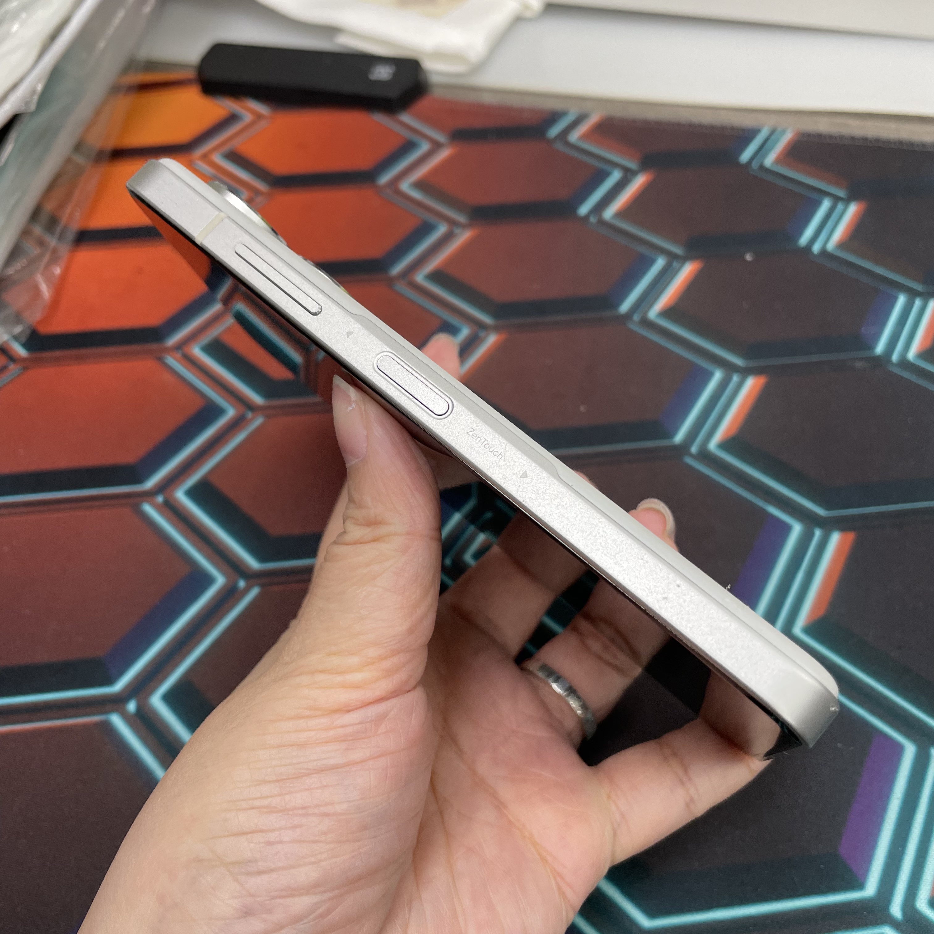 *7901 ASUS Zenfone 10 勁靚機 8+256GB 白色 white