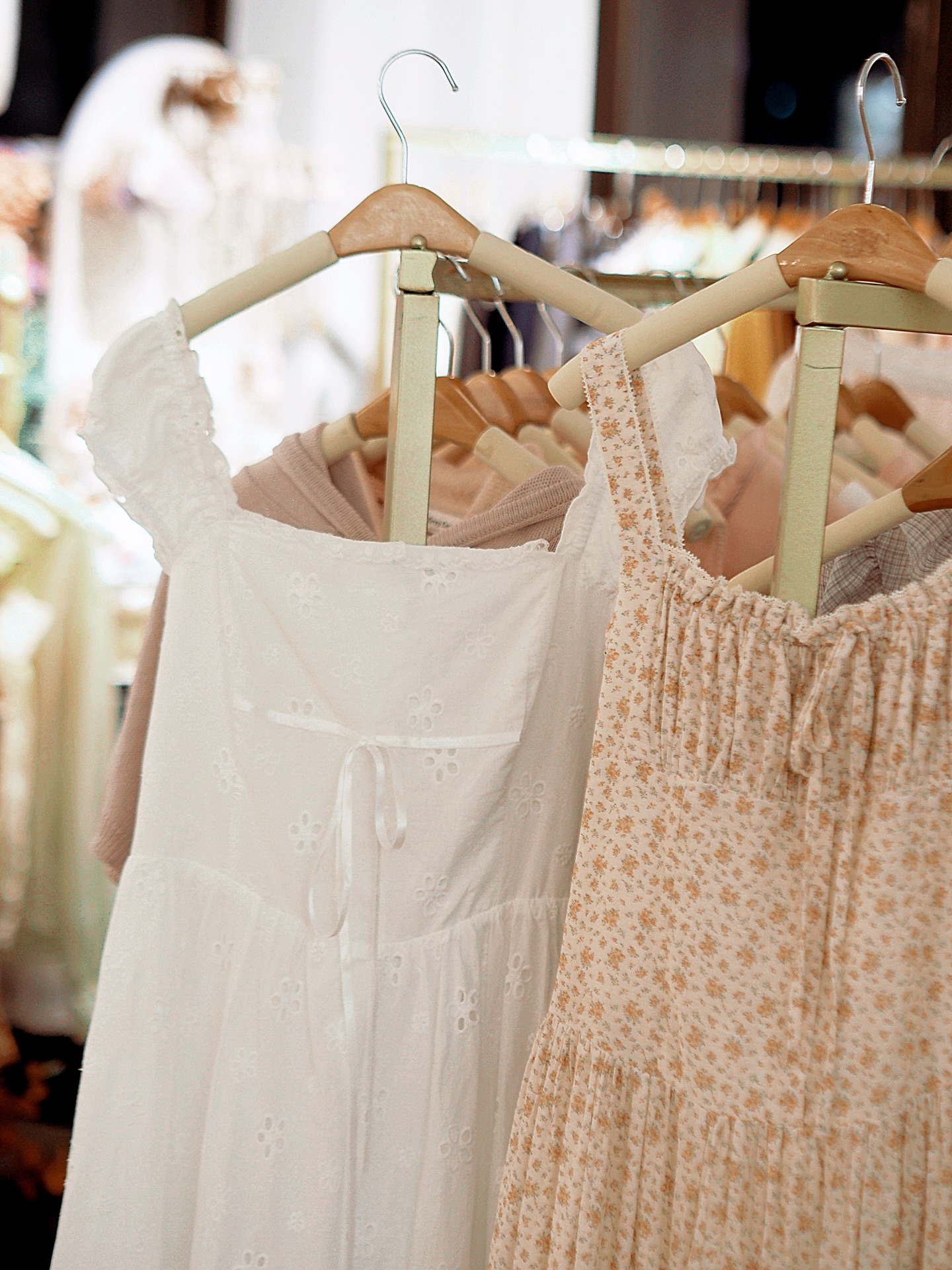 短袖白色連身裙