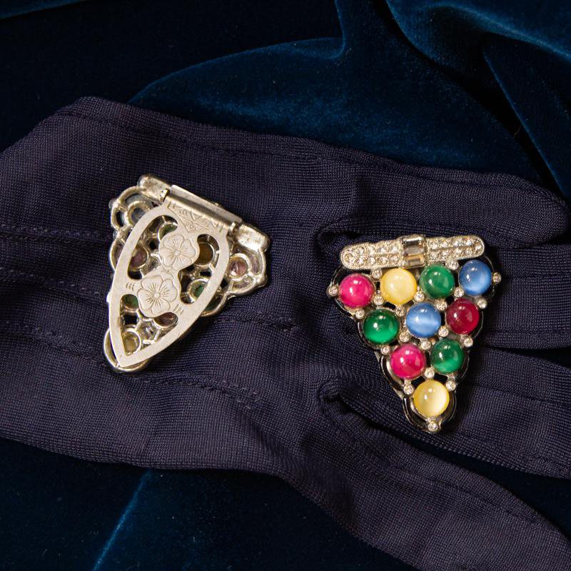 Antique C.a. 1930s Art Deco Colourful Glass Cabochon Enamel Edge Dress Clip (MN261)