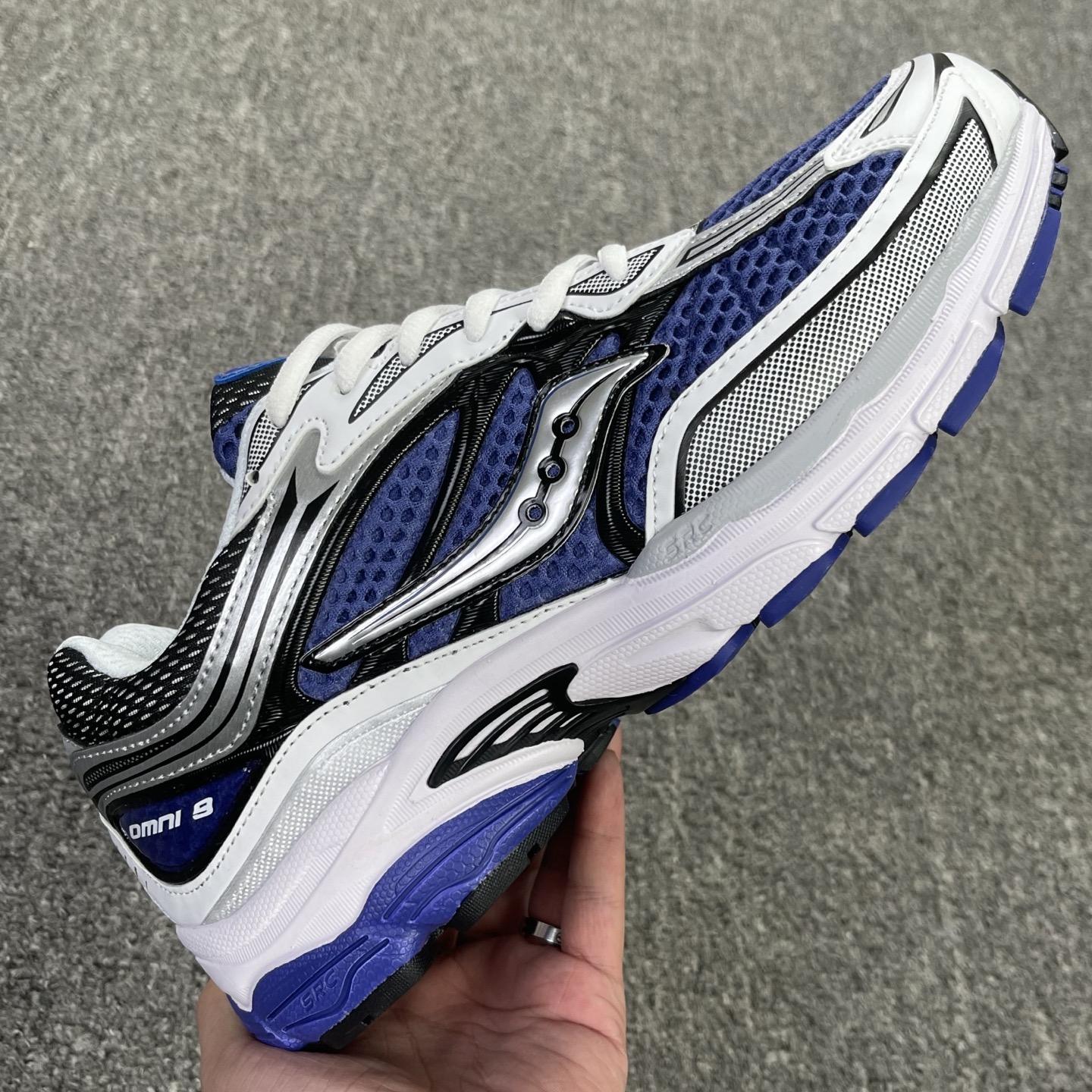 Saucony ProGrid Omni 9