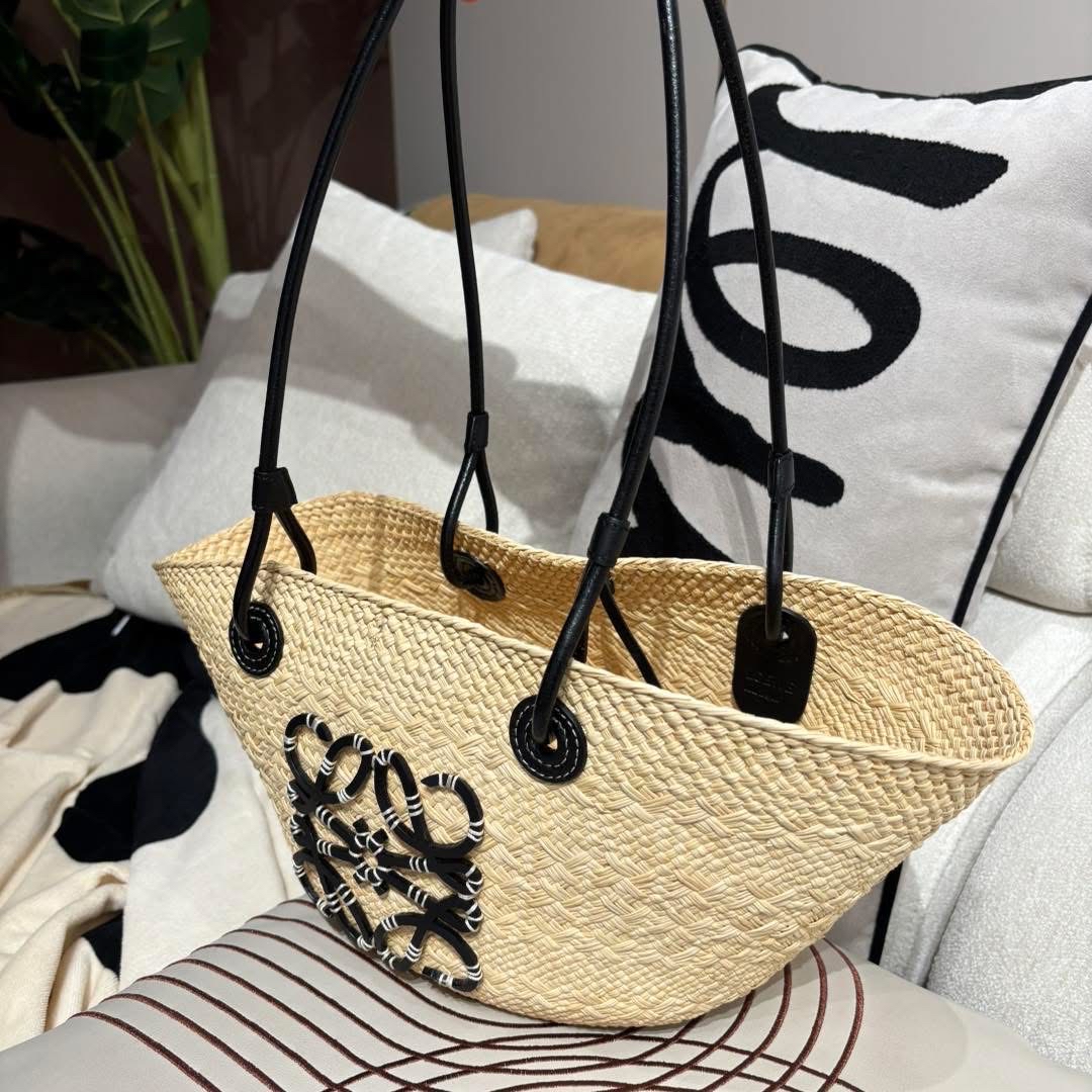 Loewe raffia small shoulder bag 100%Authentic,98%new✅dust bag