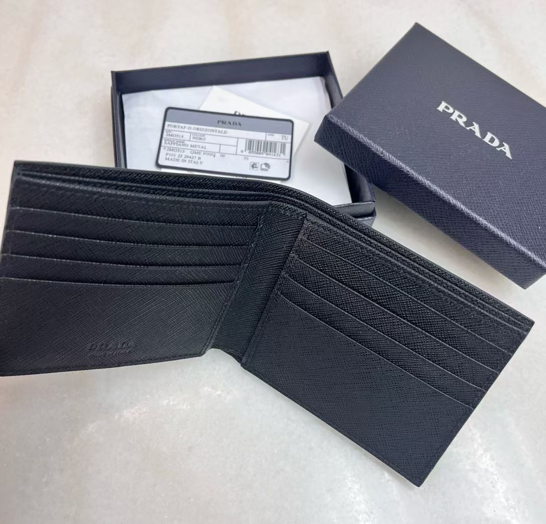 現貨 🔆 Prada 男裝 Saffiano 8卡皮款銀包