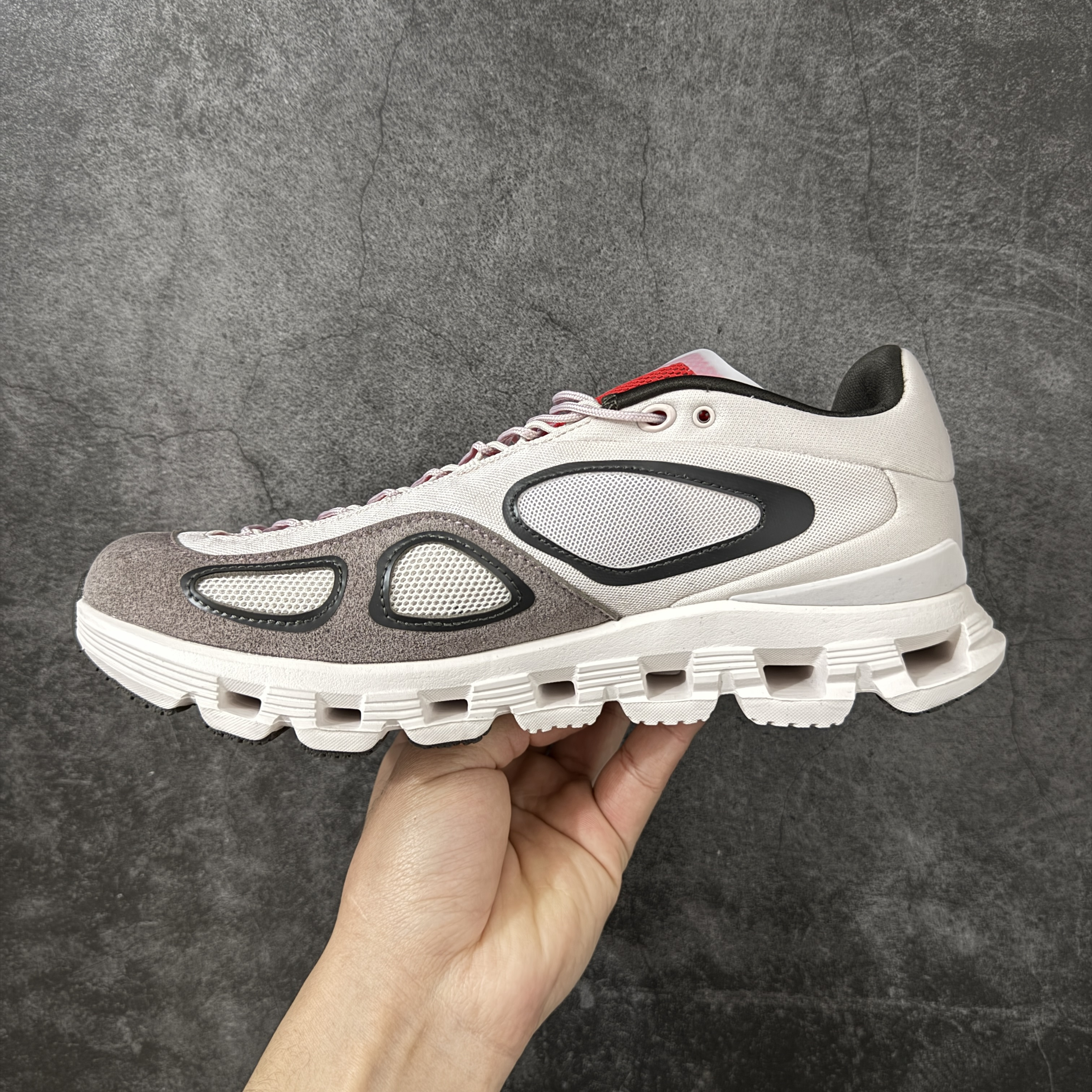 FKA twigs x On Running Cloud X 4