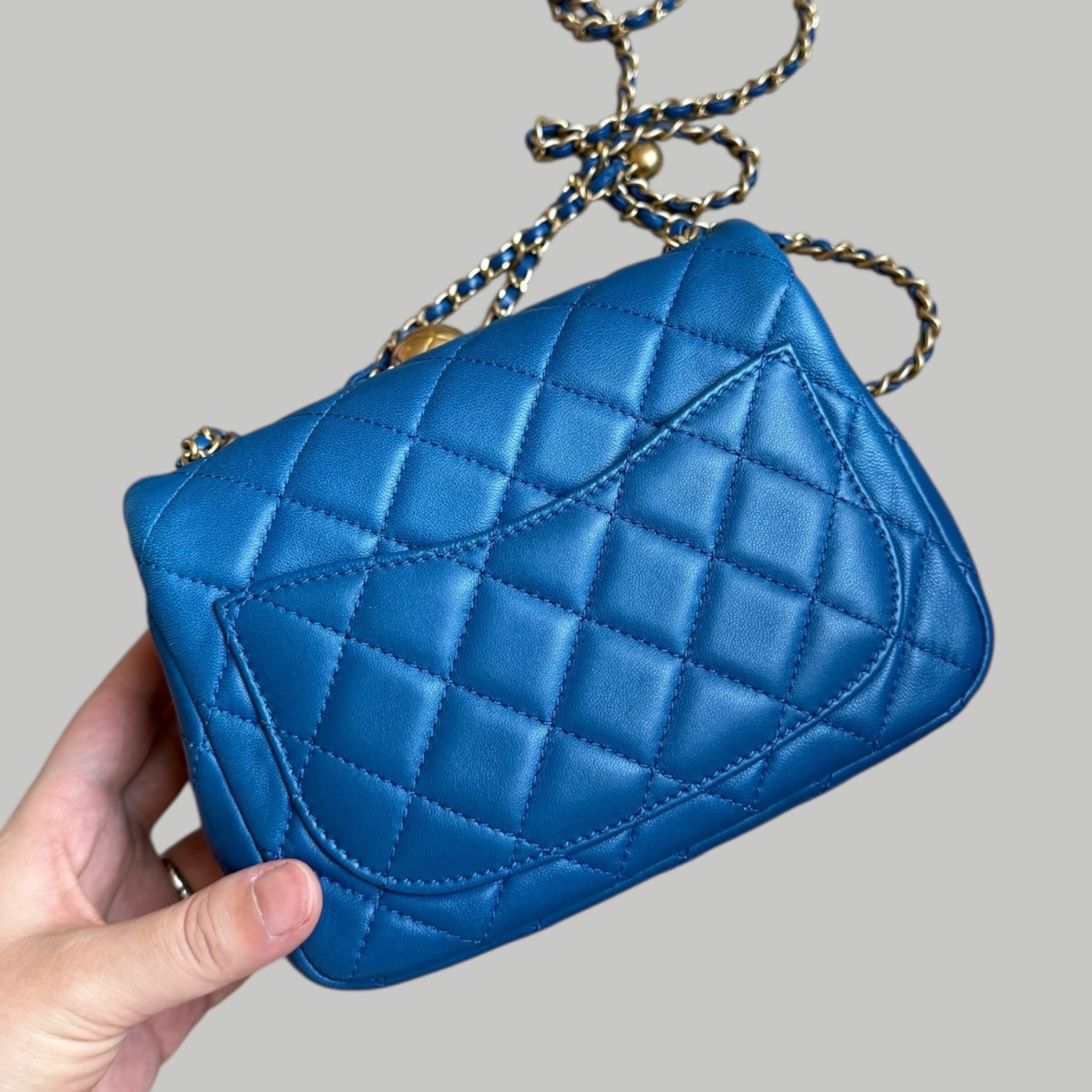Chanel Lambskin square 羊皮藍色金