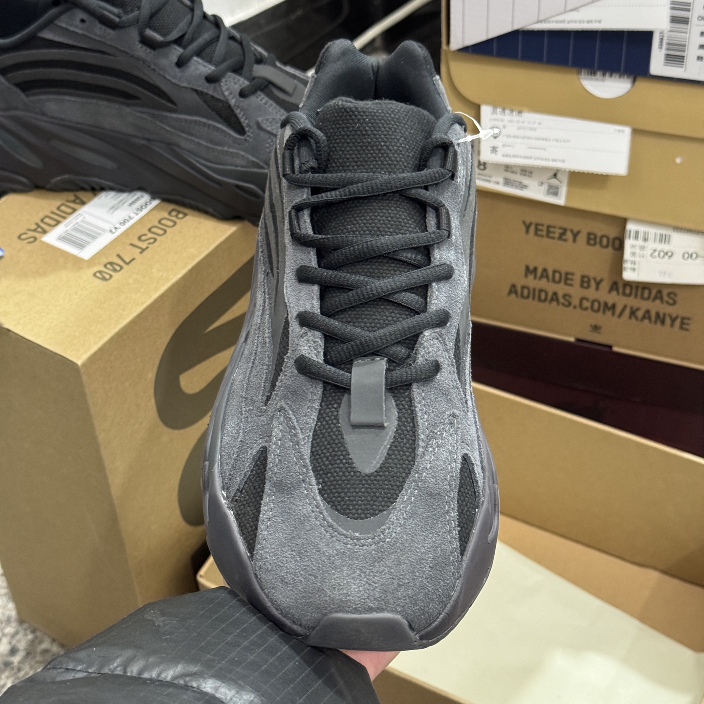 Adidas Yeezy Boost 700 V2 Vanta FU6684