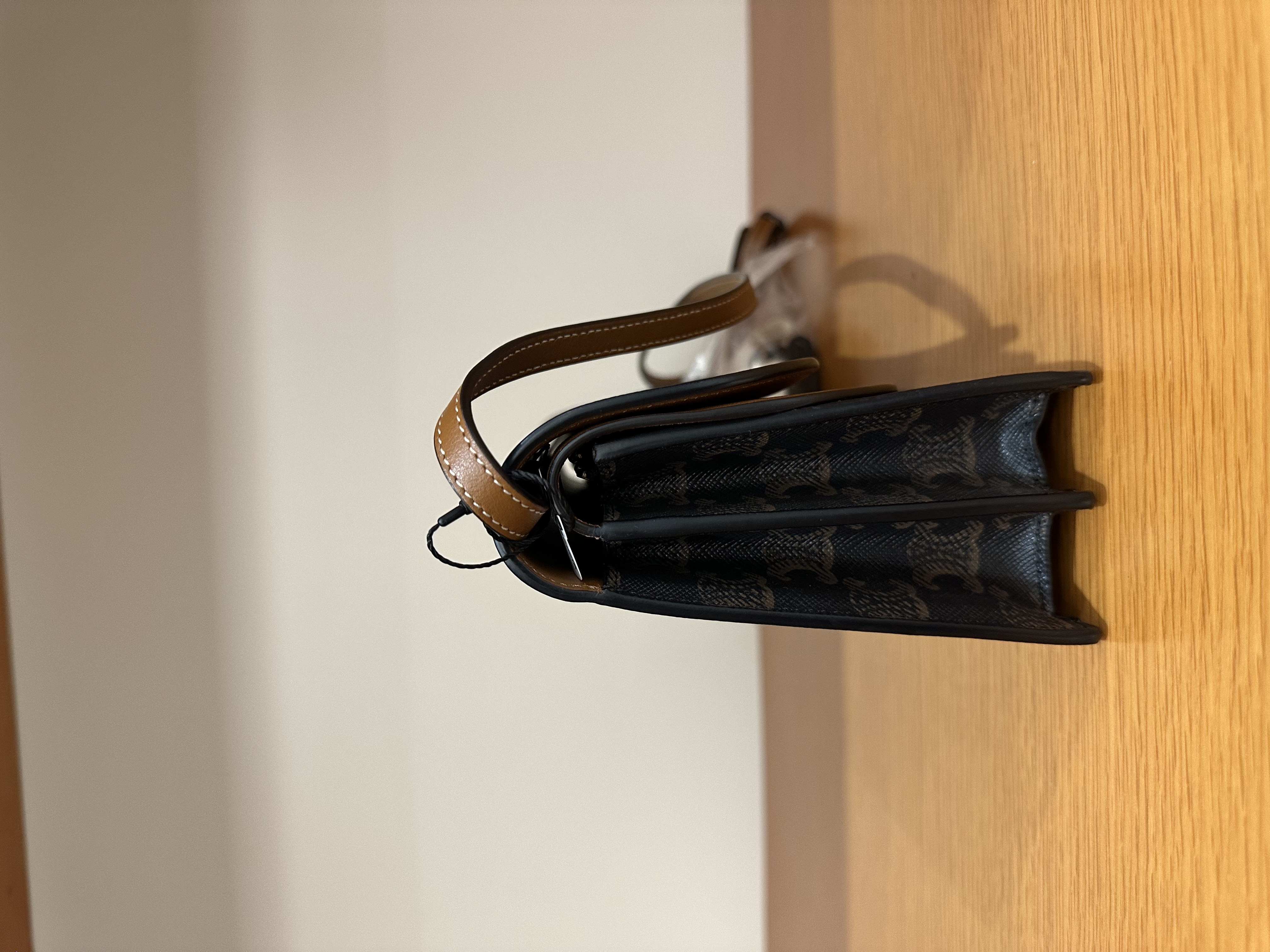 直播貨品 |  [1個-$100 2個-$300］ HH16