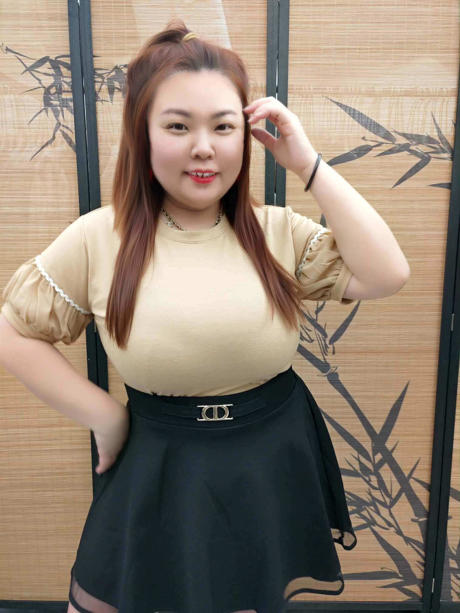 DDE13 K20008 袖子设计款单色上衣