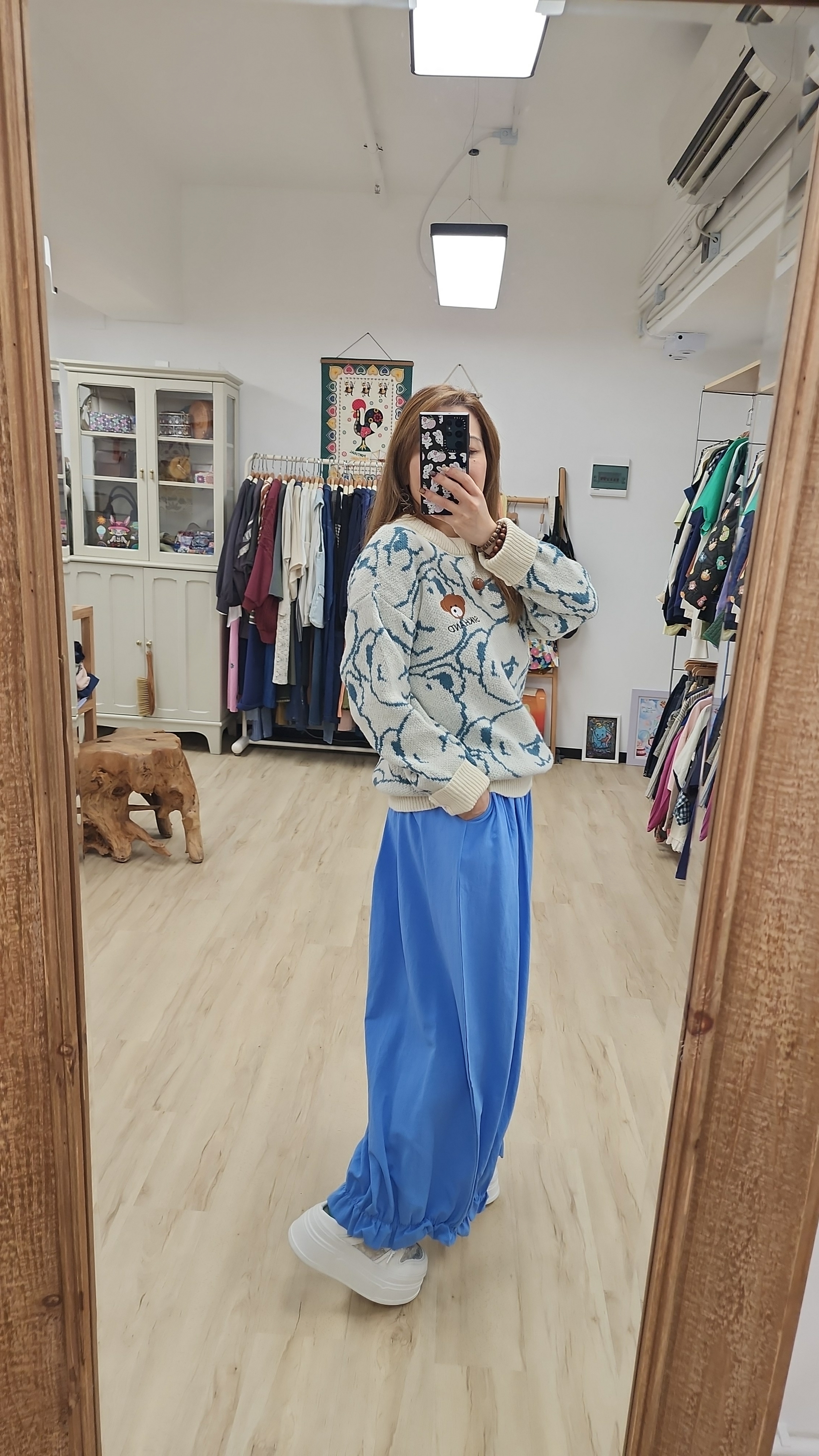 日牌米白藍熊仔頭針織衫