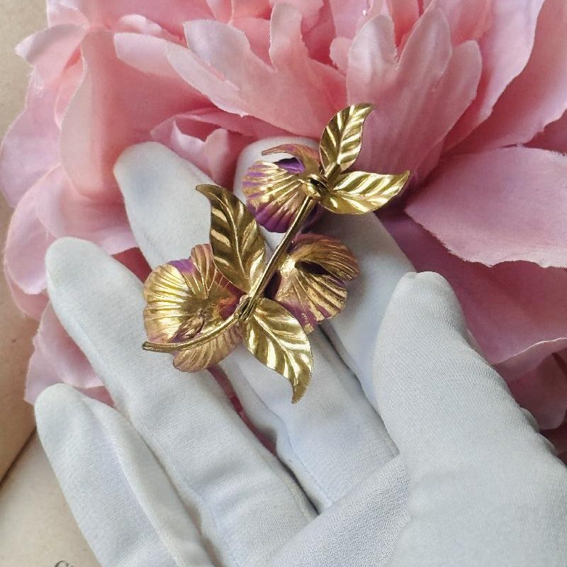 Vintage Mid-Century Austrian Hand-Painted Purple Floral Brooch (NZ106)