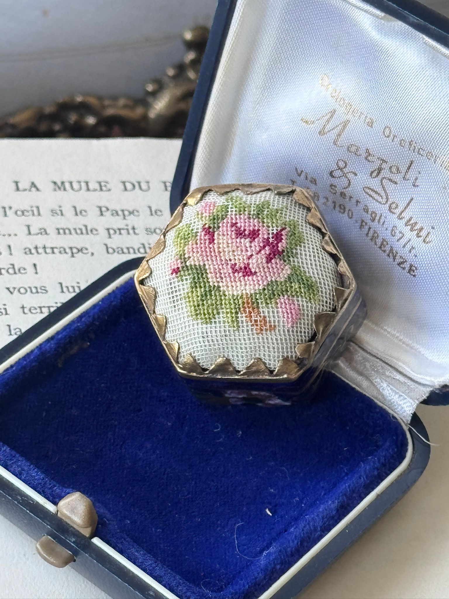 European Mid-Century RARE Handmade Petit Needlepoint X Cloisonné Trinket Box / PillBox (MT2591)