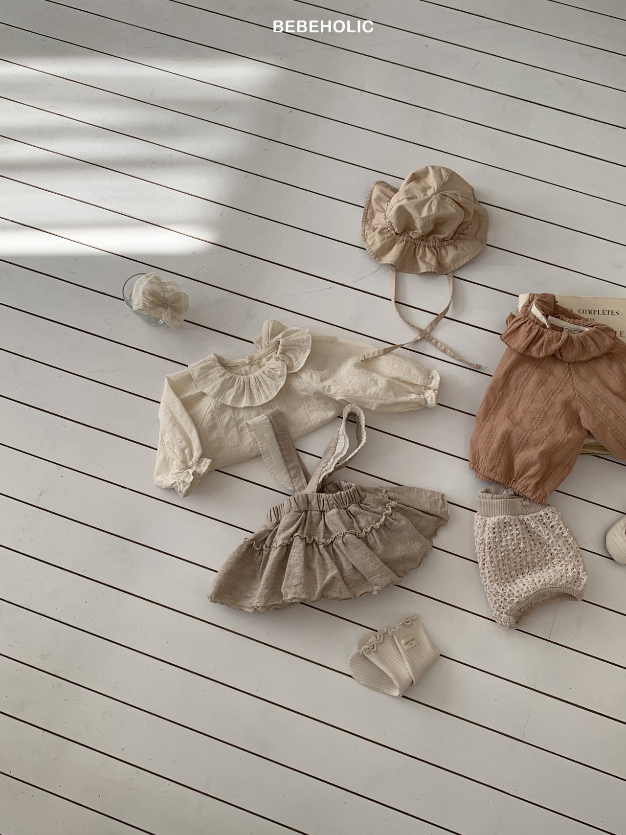 🌸預訂 韓國直送🌸🇰🇷BEBEHOLIC兩色提花荷葉領長袖上衣