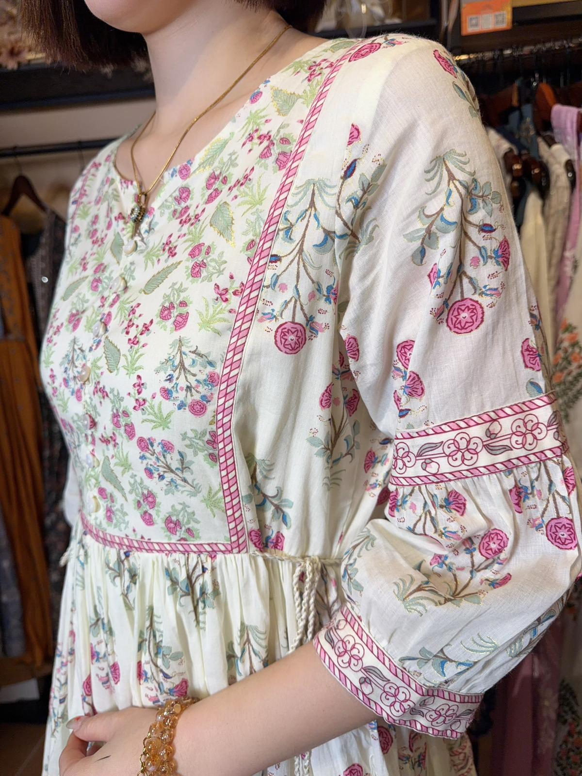 Milky Cottage Floral 4-Rope OP 44" #1463