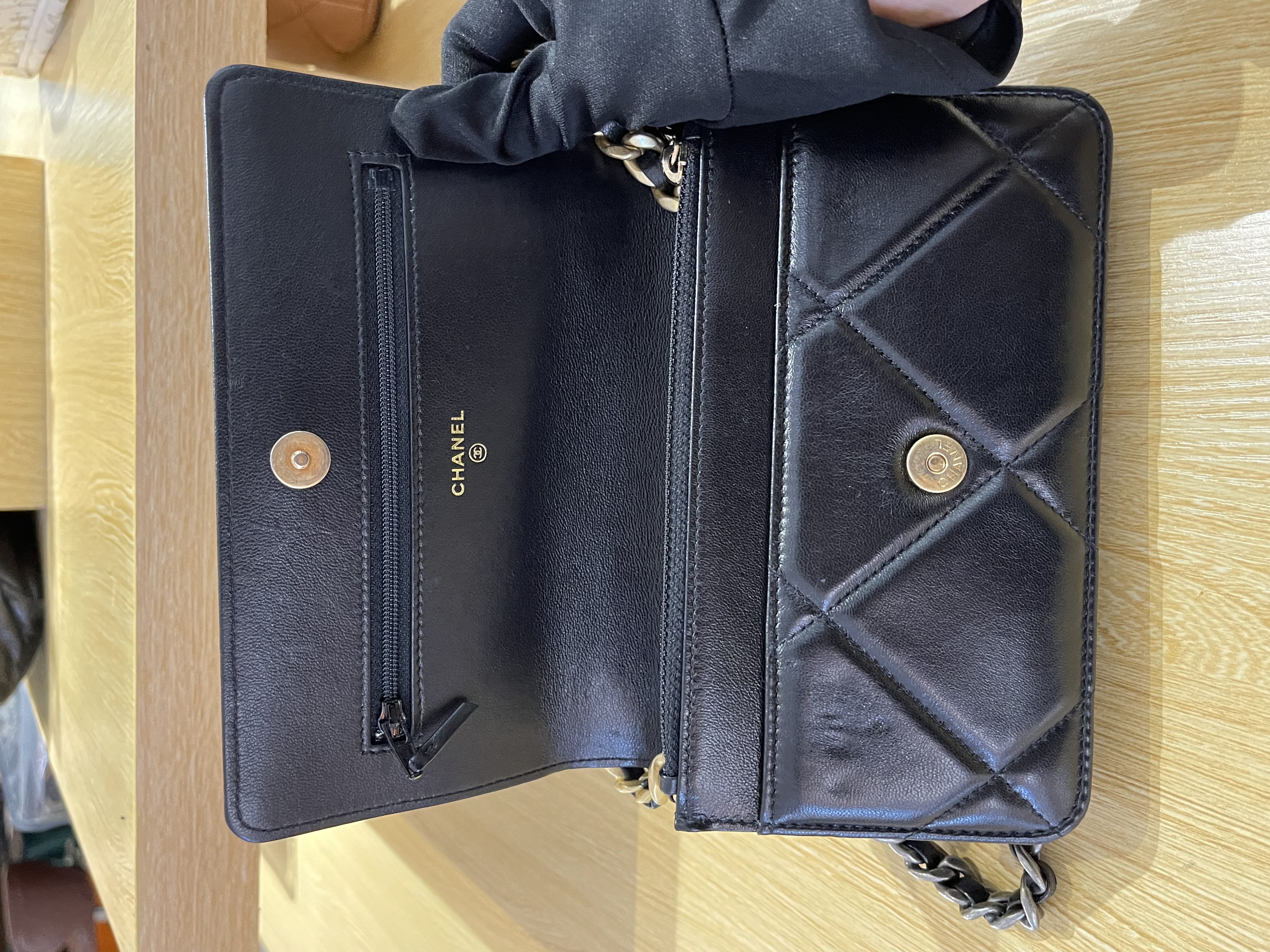 直播貨品 |  [1個-$100 2個-$300］JJ01