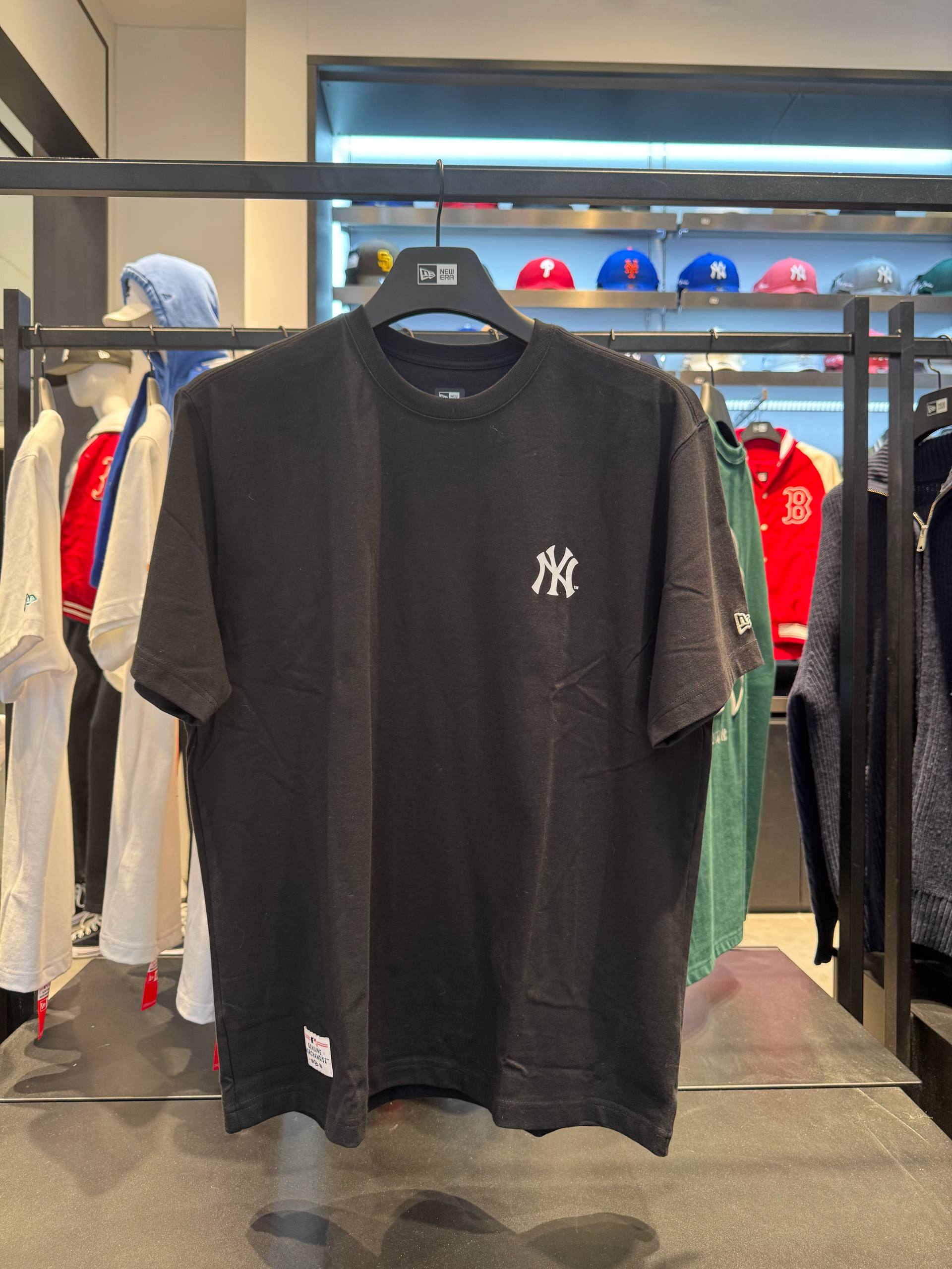 🇰🇷Newera 男女同款上衣✨