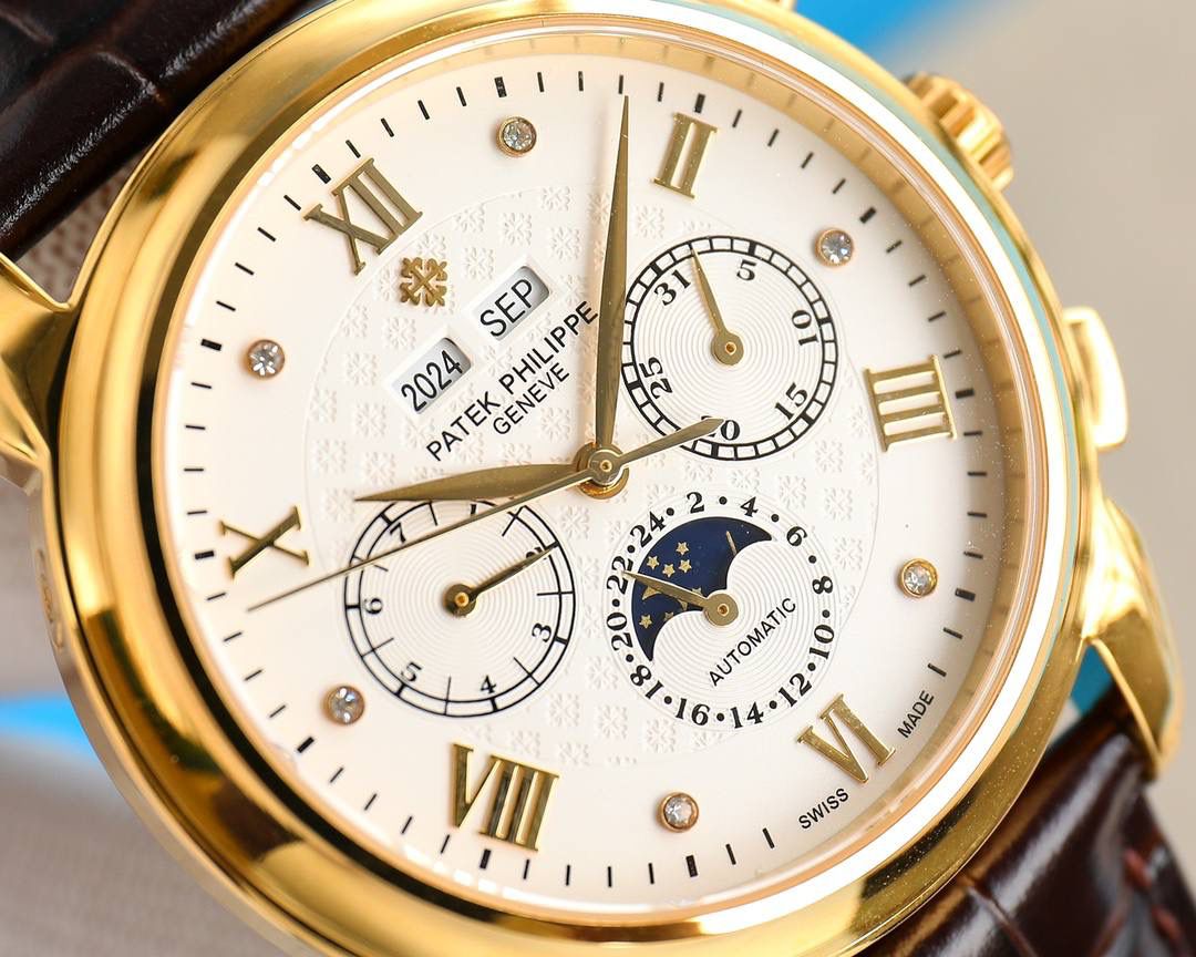 百达翡丽超级复杂功能计时系列！用心之作，细节方面： 1：团队历时两年多精心设计，不计成本，敢为人先，力求完美，克服重重难关，突破多层技术瓶颈，机芯型号为CH 29-535 升级版，质量稳定！ 2：尺寸41毫米，厚度11毫米！ 3：表壳为316L全钢镀纳米铂金表技术，更彰显高贵大气，表带搭配意大利头层小牛皮！更显大气上档次！ 你值得拥有！