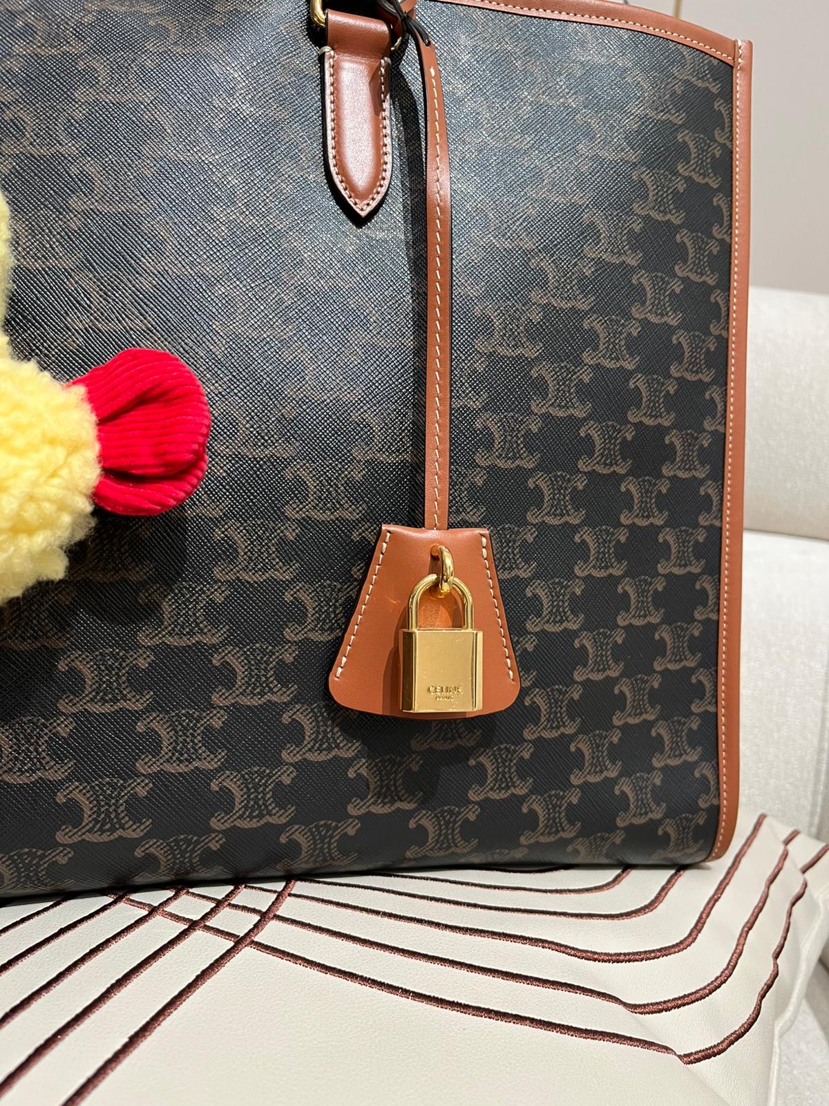 Celine horizontal cabas Triomphe Canvas Tan 100%Authentic, 98%New 