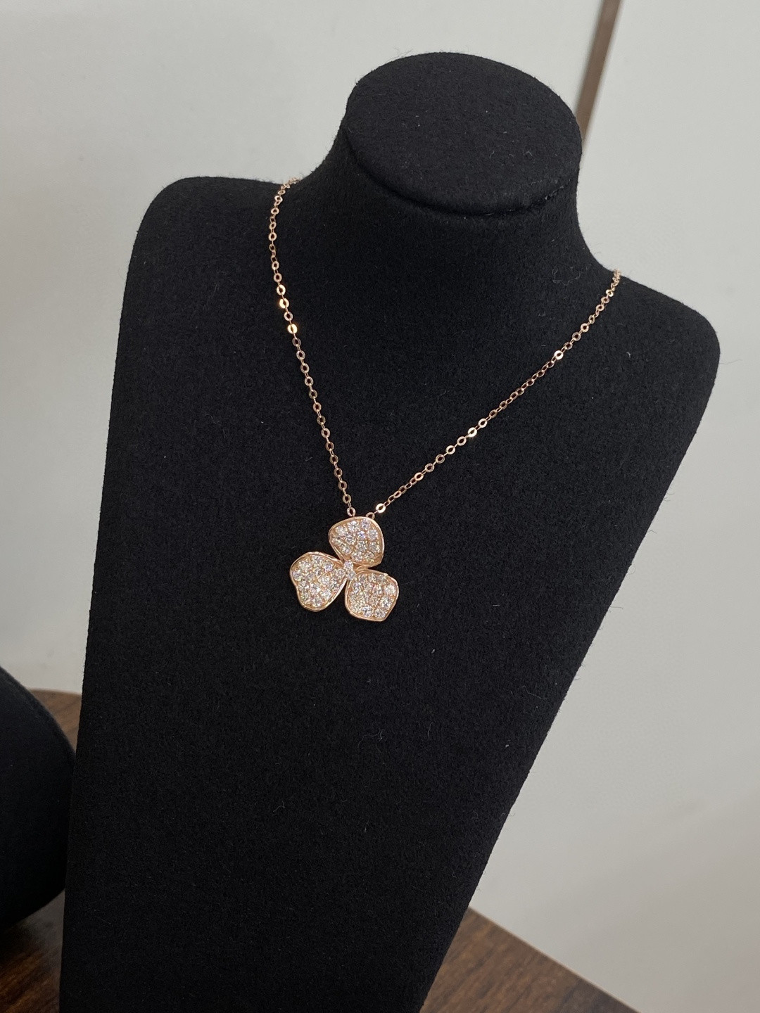 18K Diamond Pendant 