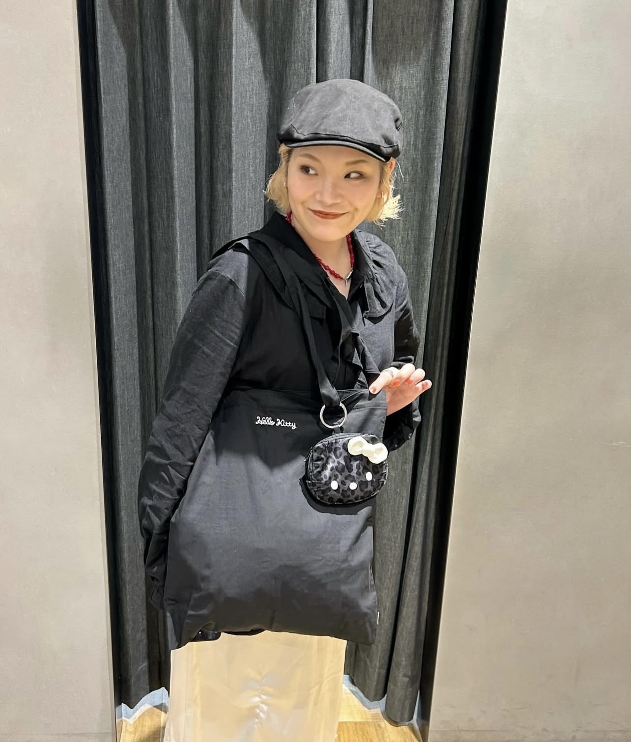 🎌日本直送🎌 Hello Kitty x Lowrys Farm 臉型收納包附環保袋 