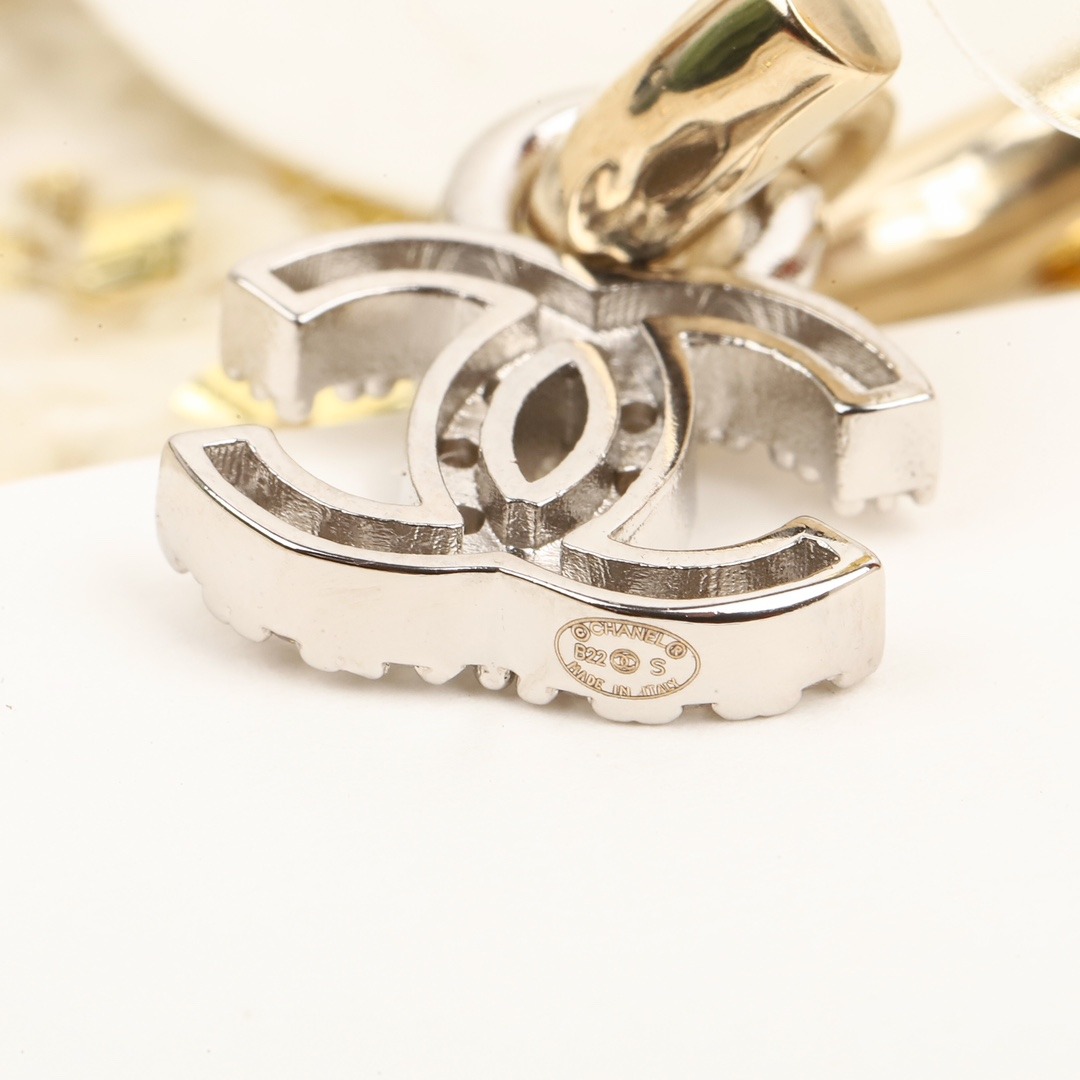 【現貨】【原單】CHANEL 滿鑽CC標誌耳環 連禮盒