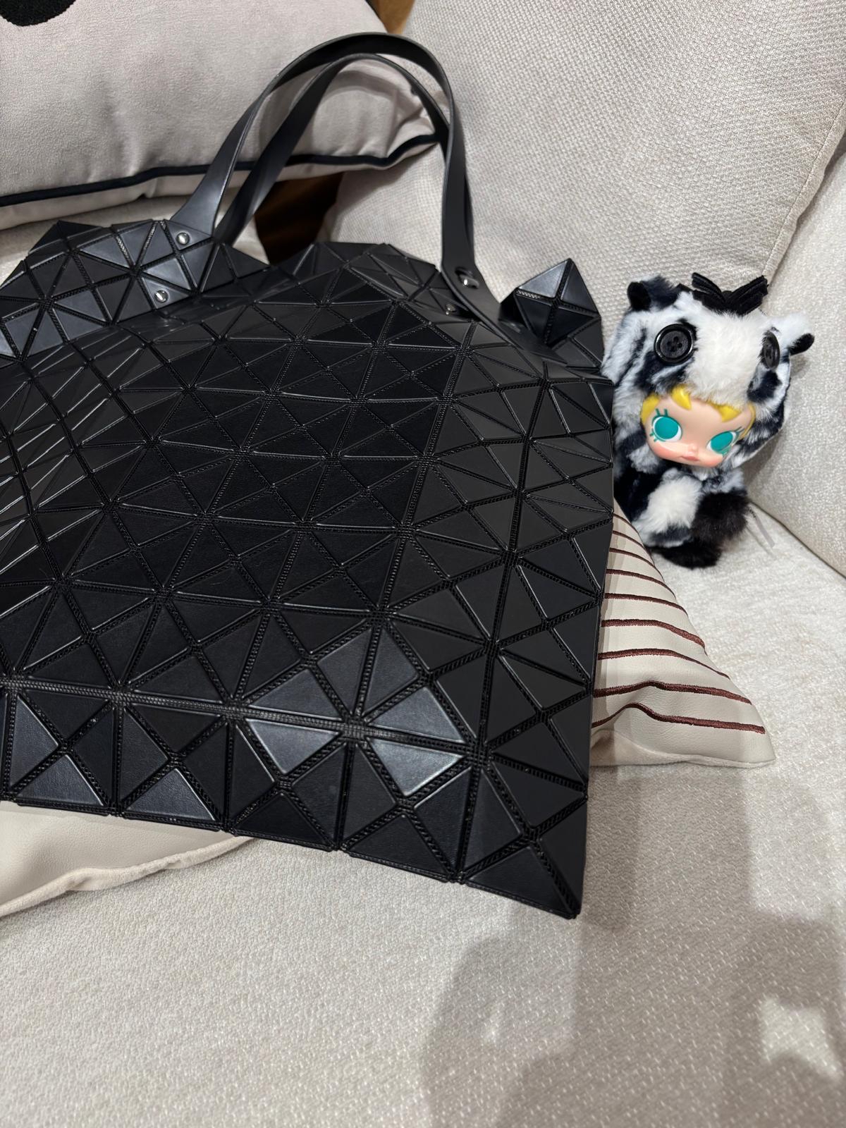 Issey Miyake Bao Bao Tote Bag 啞黑色 100%Authentic, 98%New ✅ certificate✅Dust bag