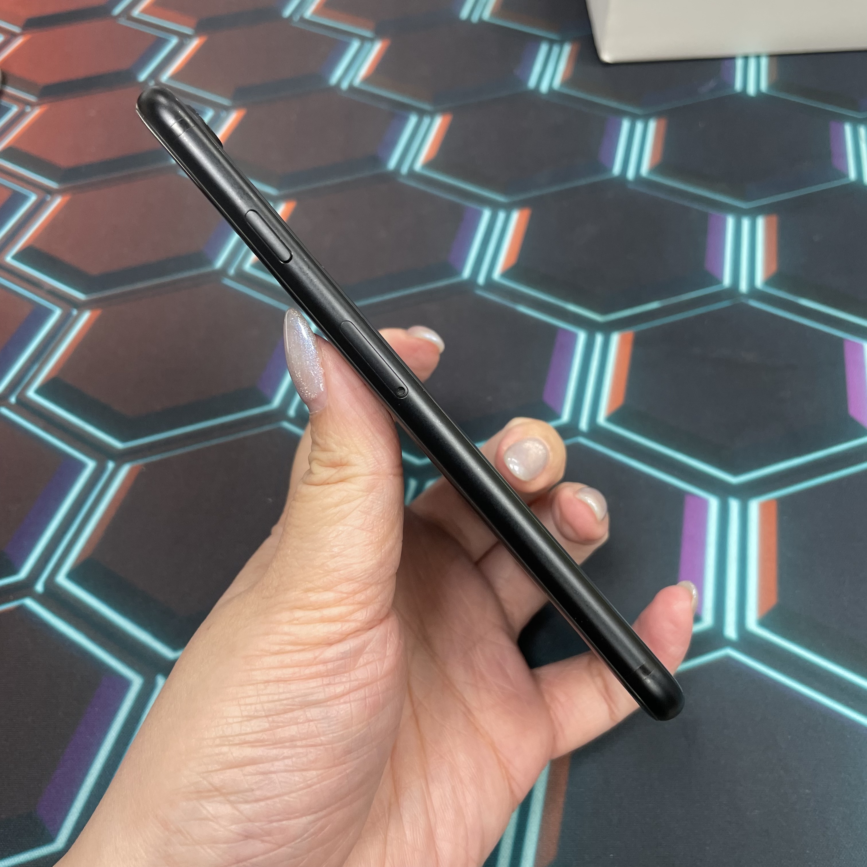 *7017 SE 2 勁靚機 128GB 電72 黑色 black