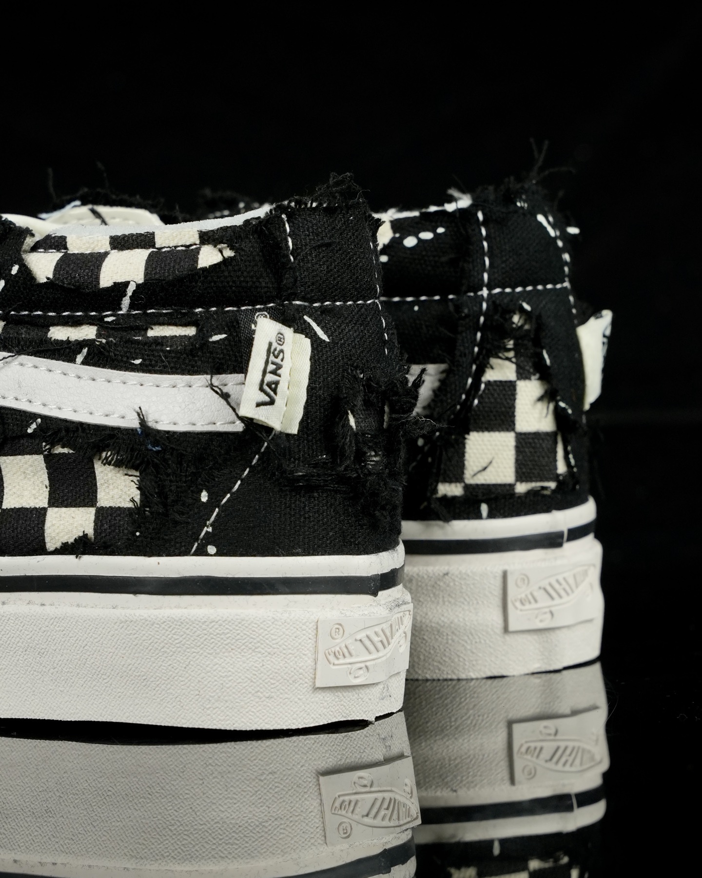 Vans x Invincible Sk8-Mid Reissue