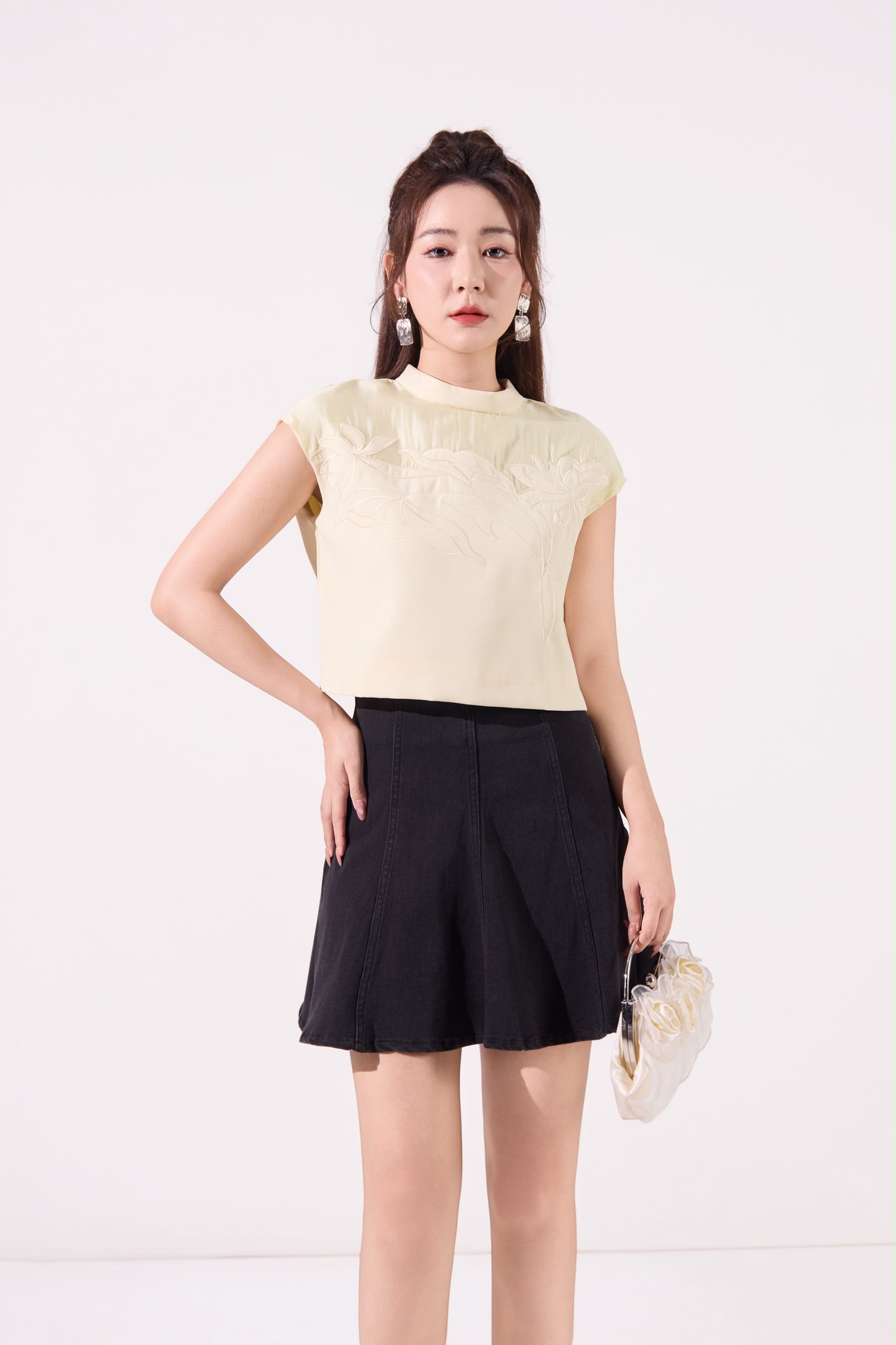 10141384 Embroidered Crop Top