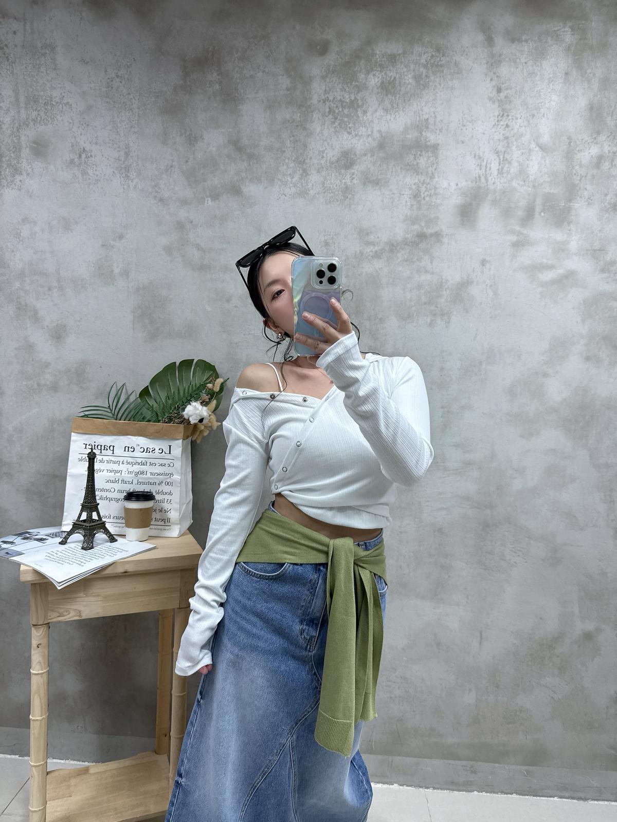 C01 啪鈕暗紋有帽Top